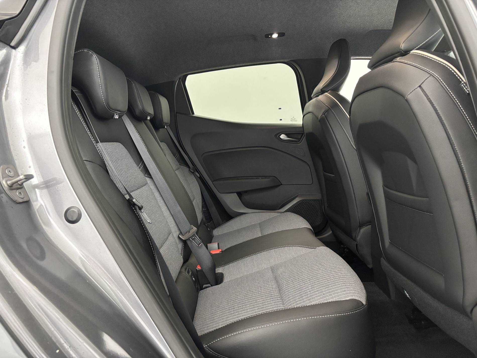 Vente en ligne Renault Clio 5 Clio E-Tech full hybrid 145 au prix de 19 990 €