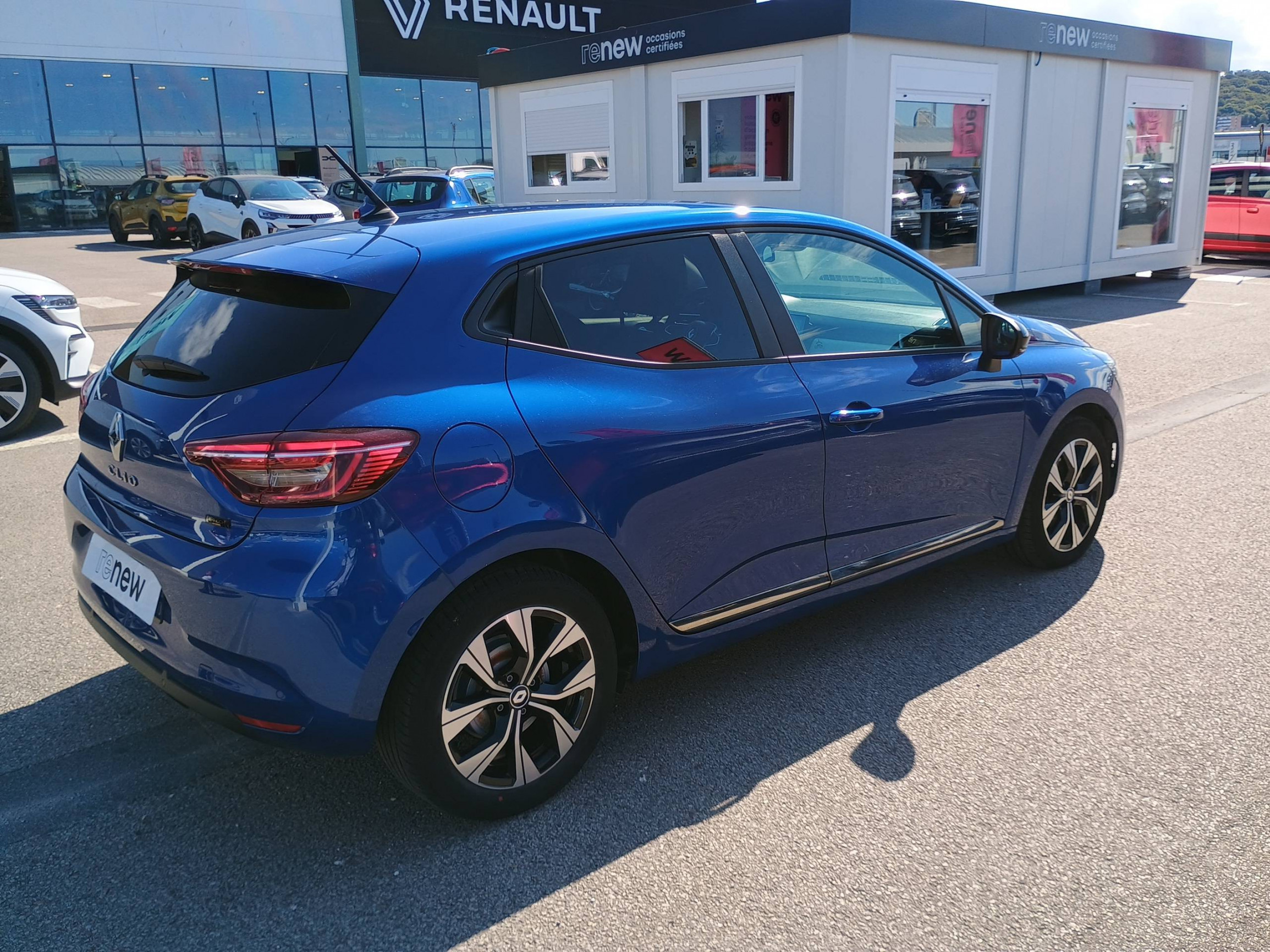 Vente en ligne Renault Clio 5 Clio E-Tech full hybrid 145 au prix de 15 890 €