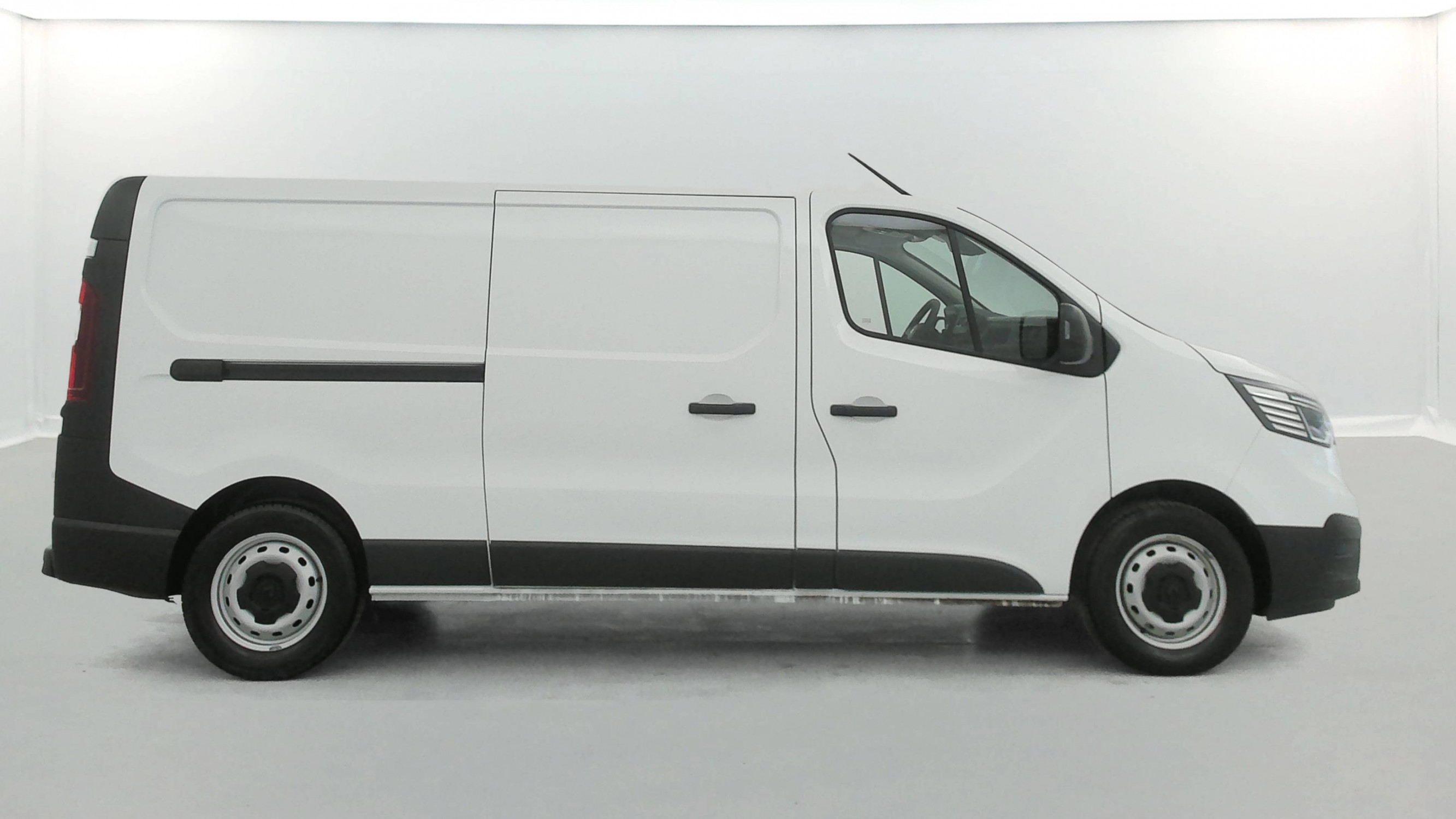 Vente en ligne Renault Trafic 3 Fourgon TRAFIC FGN L2H1 3000 KG BLUE DCI 130 au prix de 22 990 €