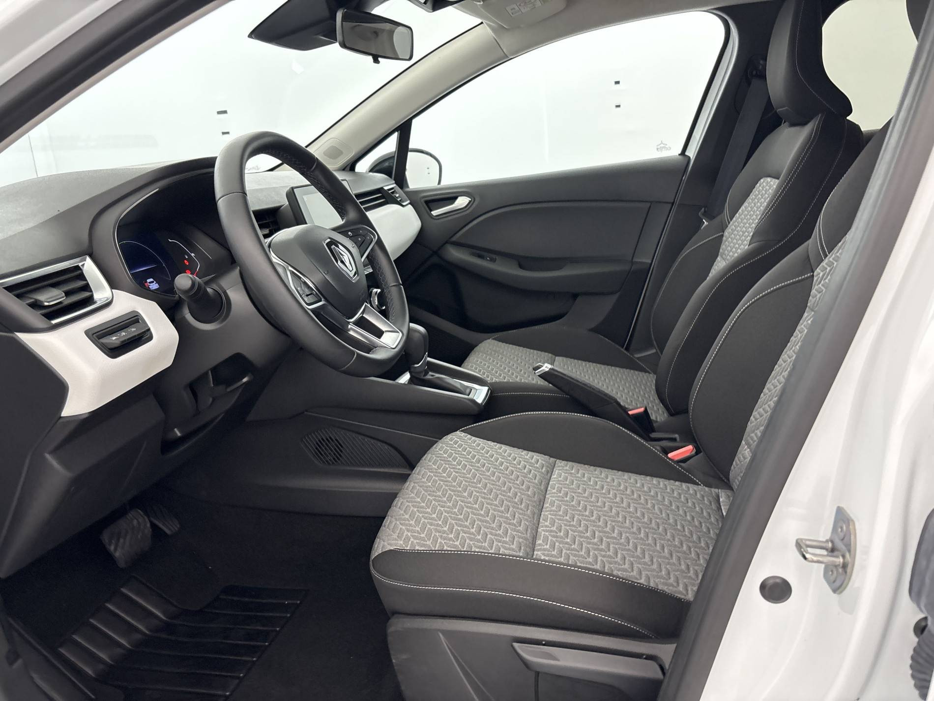 Vente en ligne Renault Clio 5 Clio E-Tech full hybrid 145 au prix de 15 490 €