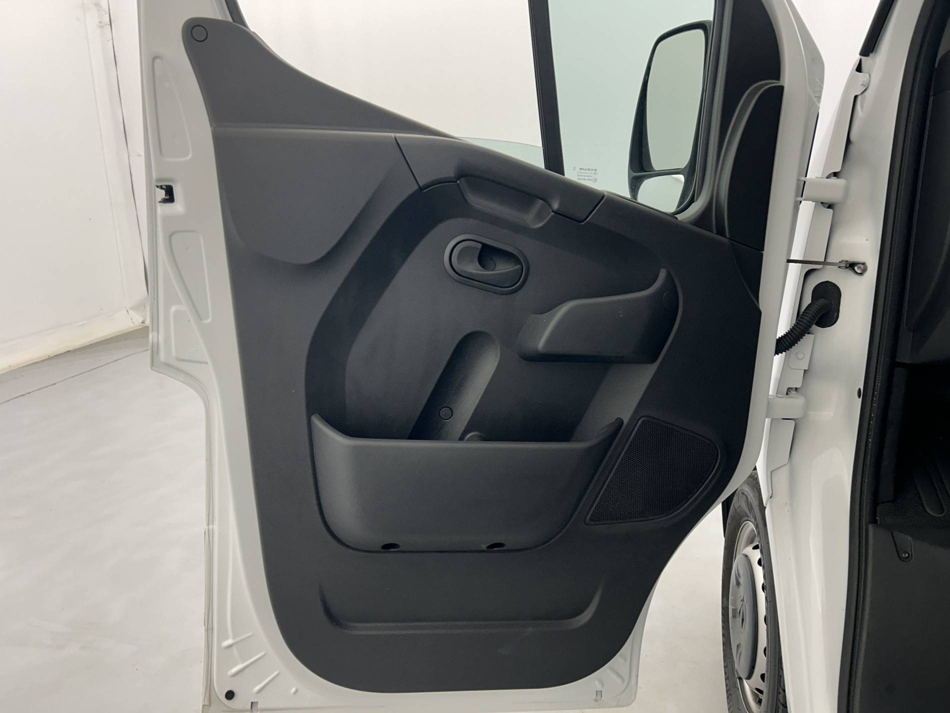 Vente en ligne Renault Master Fourgon MASTER FGN TRAC F3500 L2H2 BLUE DCI 135 au prix de 23 990 €