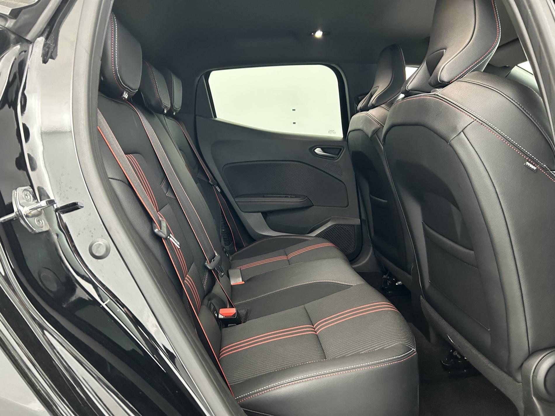 Vente en ligne Renault Clio 5 Clio E-Tech 140 - 21N au prix de 15 000 €