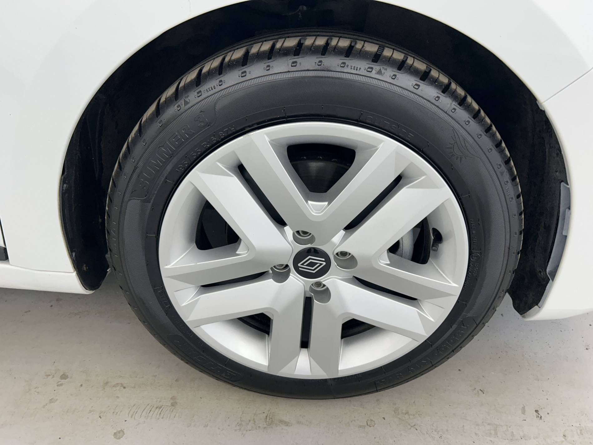 Vente en ligne Renault Clio 5 Clio E-Tech full hybrid 145 au prix de 16 991 €