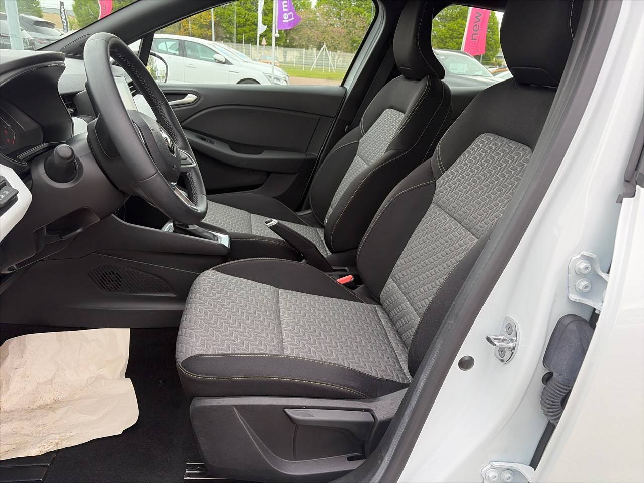 Vente en ligne Renault Clio 5 Clio E-Tech 140 - 21N au prix de 15 490 €