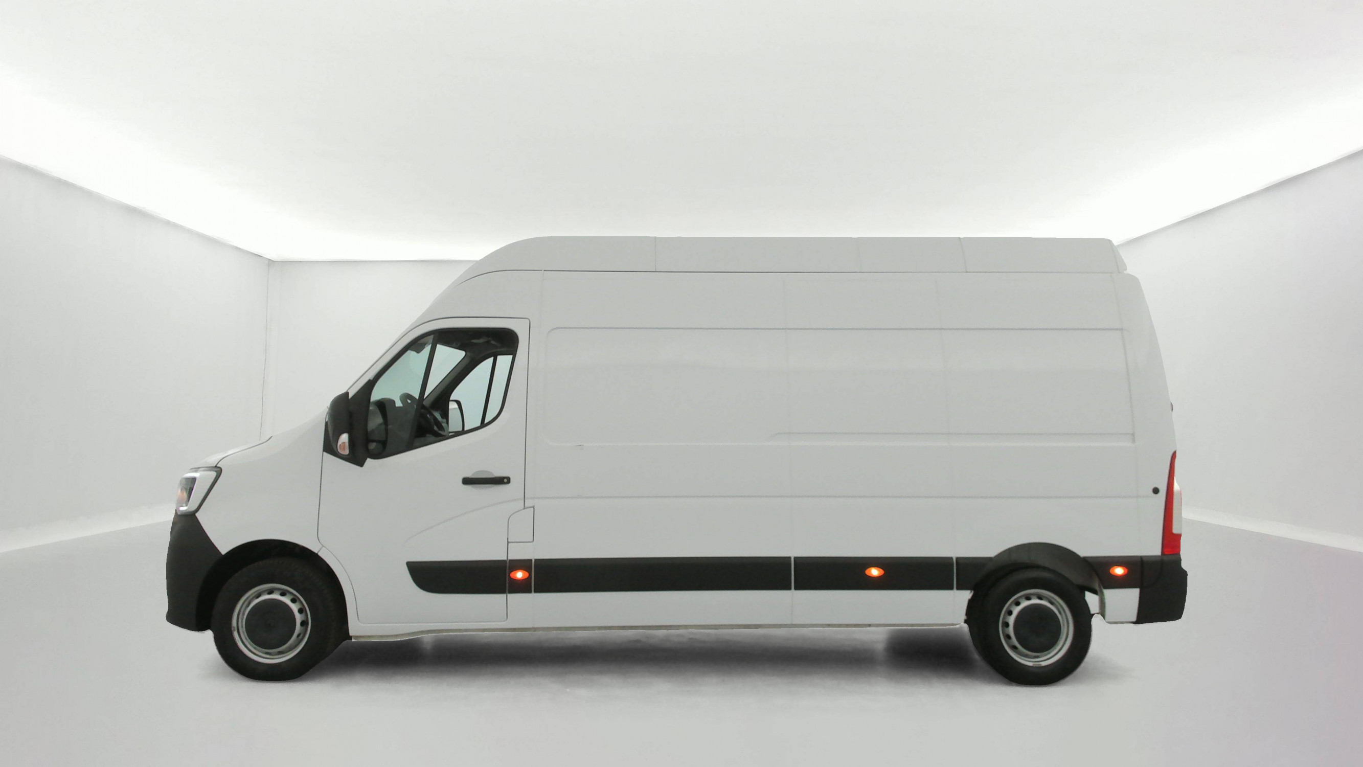 Vente en ligne Renault Master Fourgon MASTER FGN TRAC F3500 L3H3 BLUE DCI 135 au prix de 24 990 €