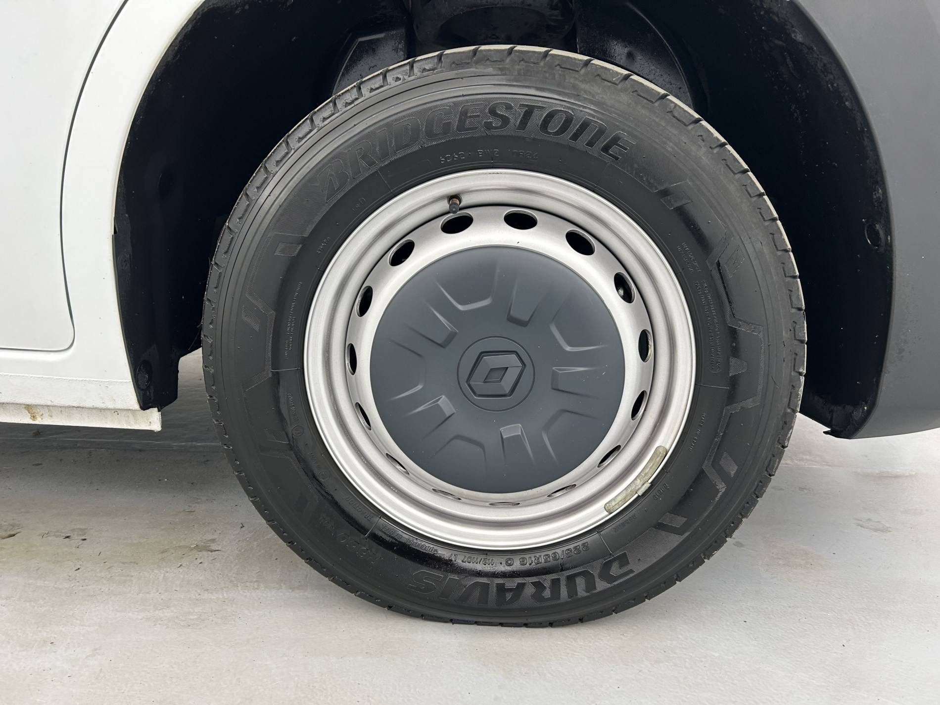 Vente en ligne Renault Master Fourgon MASTER FGN TRAC F3500 L2H2 BLUE DCI 135 au prix de 24 490 €