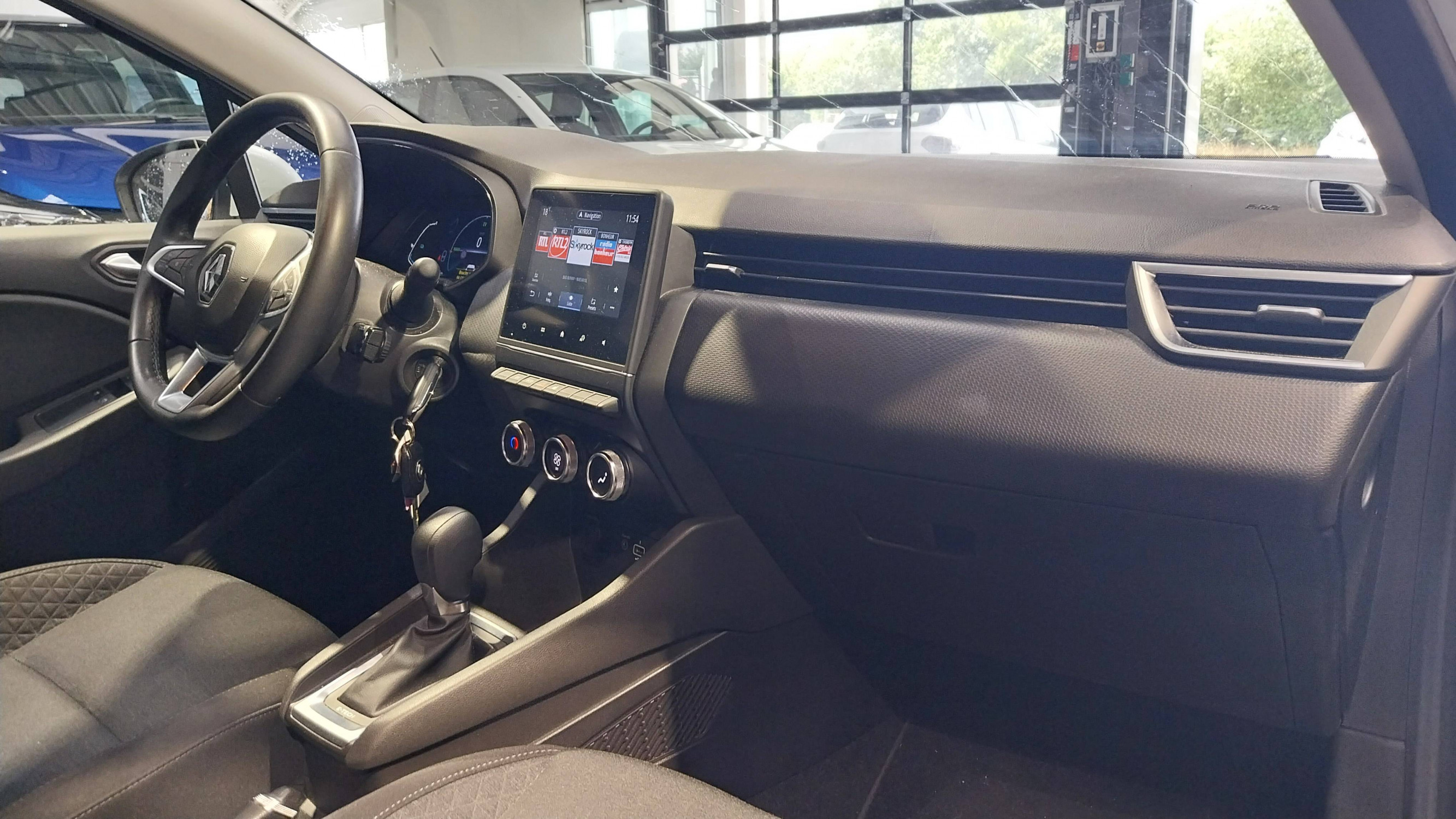 Vente en ligne Renault Clio 5 Clio E-Tech 140 - 21N au prix de 14 890 €