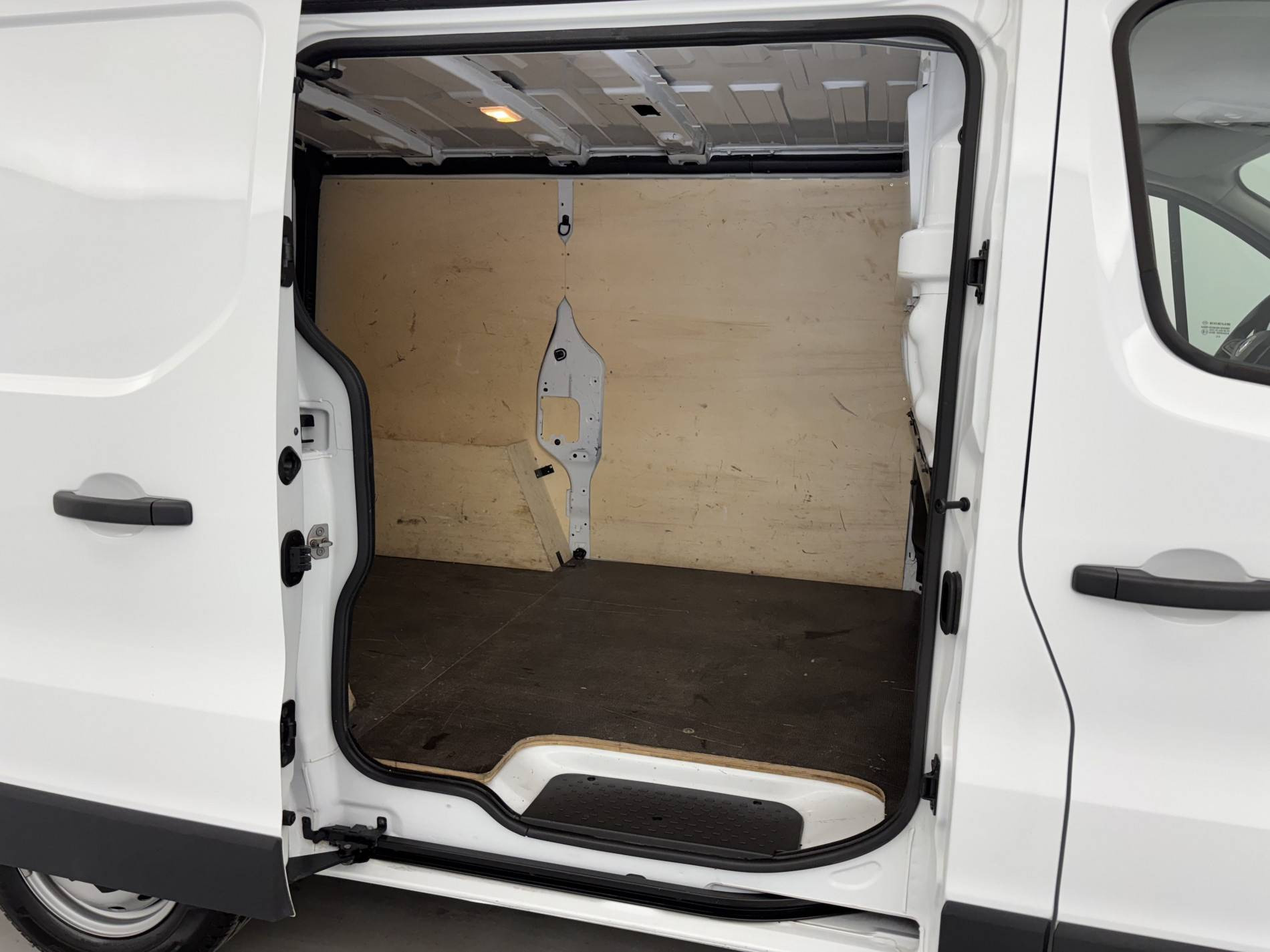 Vente en ligne Renault Trafic 3 Fourgon TRAFIC FGN L1H1 3000 KG BLUE DCI 130 au prix de 21 490 €