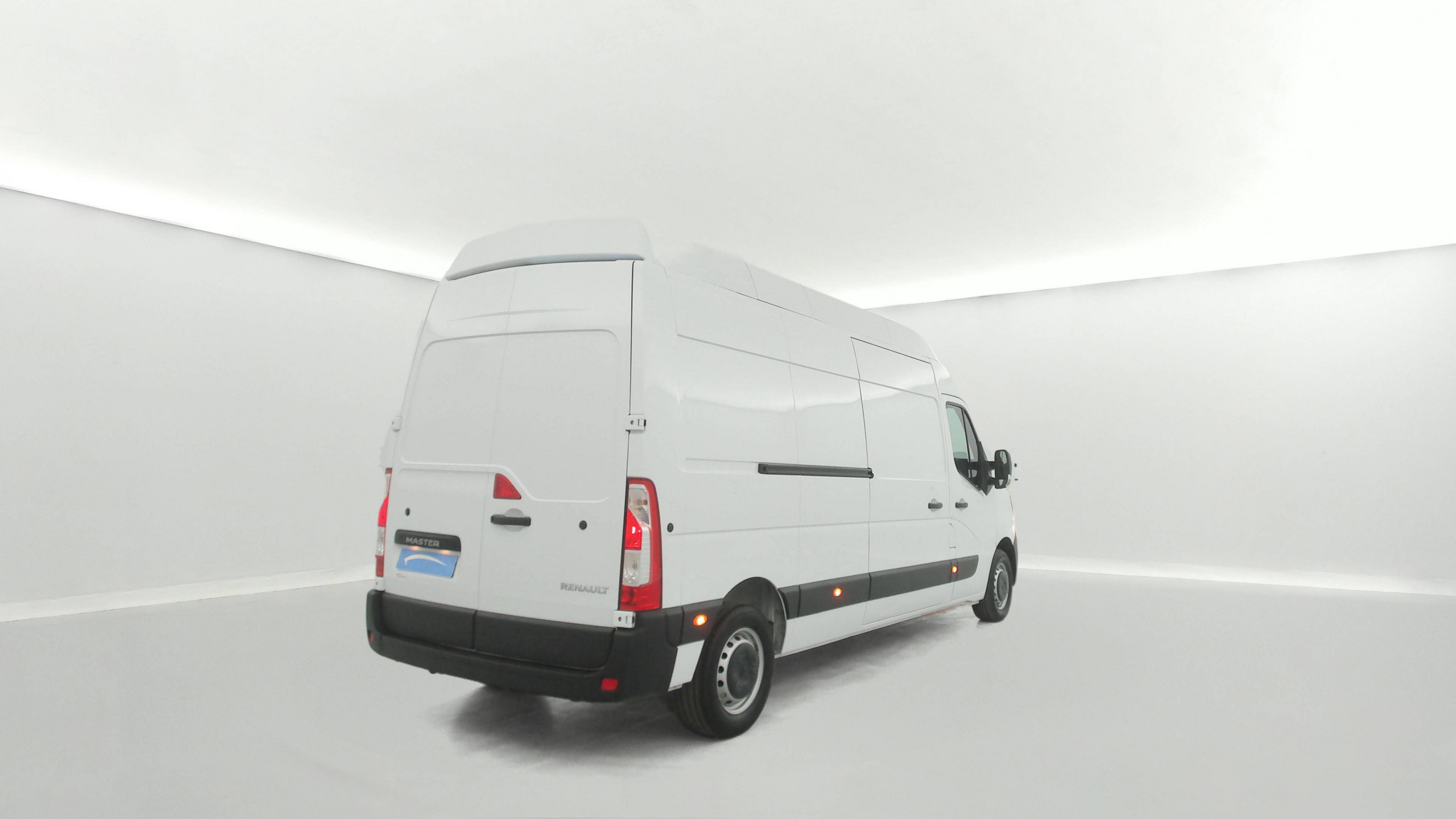 Vente en ligne Renault Master Fourgon MASTER FGN TRAC F3500 L3H3 BLUE DCI 135 au prix de 29 990 €