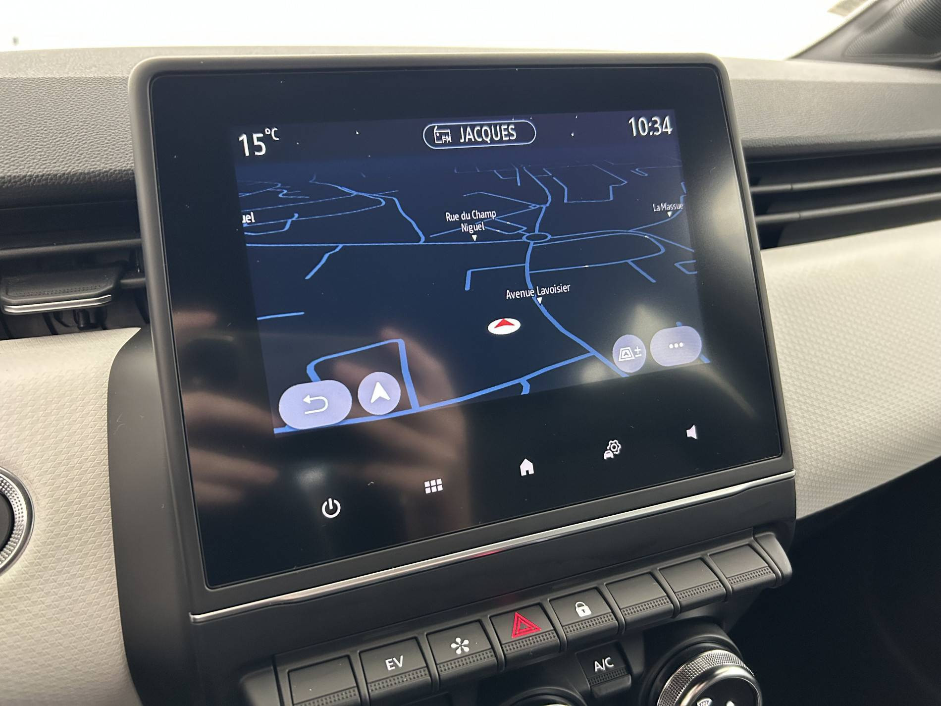 Vente en ligne Renault Clio 5 Clio E-Tech 140 - 21N au prix de 16 890 €