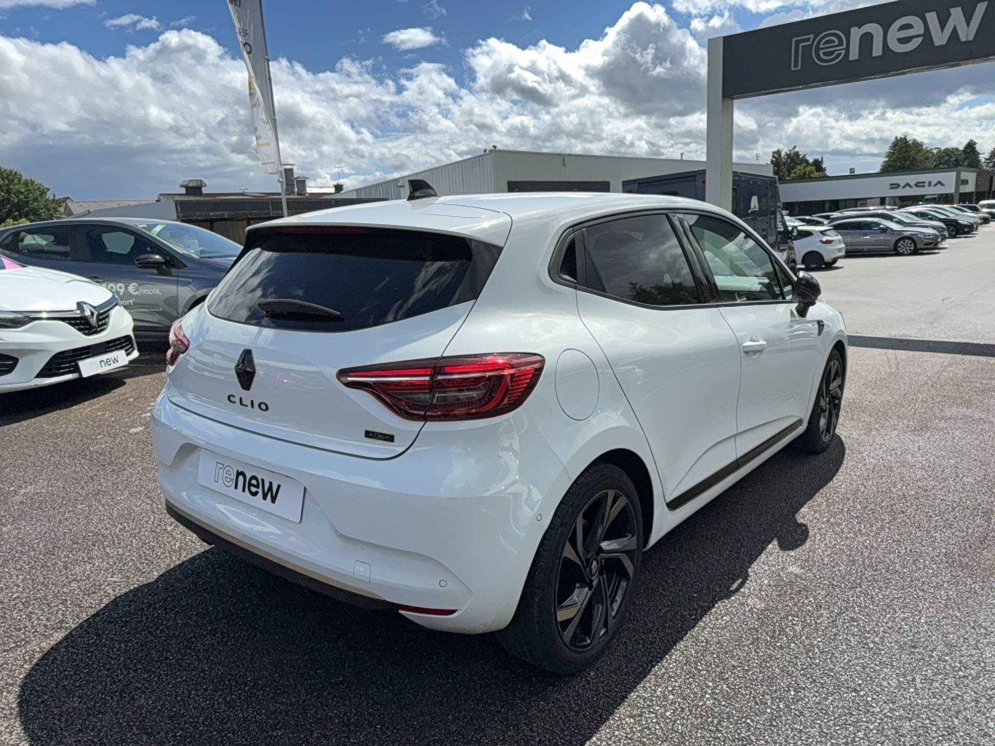 Vente en ligne Renault Clio 5 Clio E-Tech full hybrid 145 au prix de 18 990 €