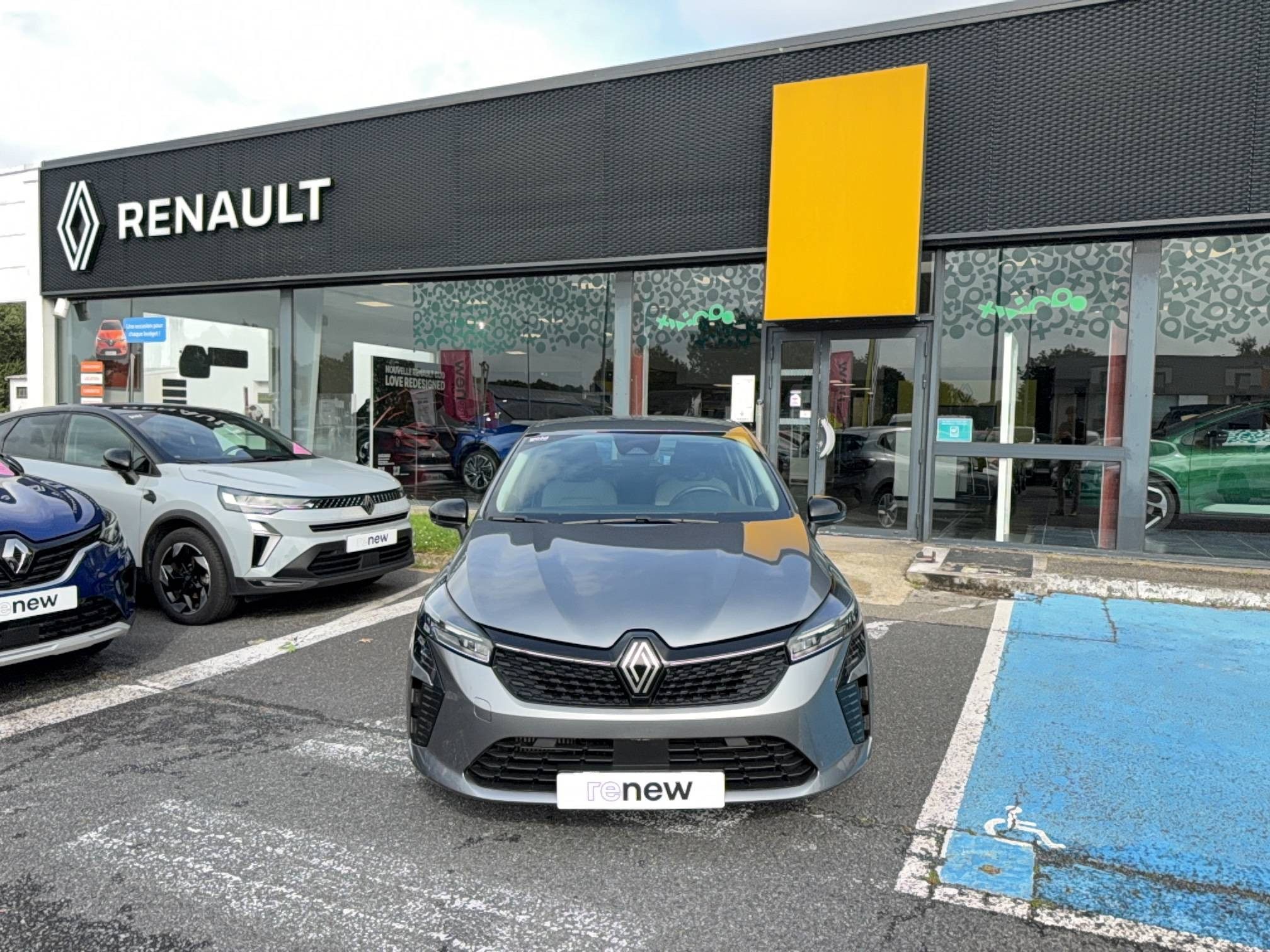 Vente en ligne Renault Clio 5 Clio TCe 90 au prix de 15 990 €