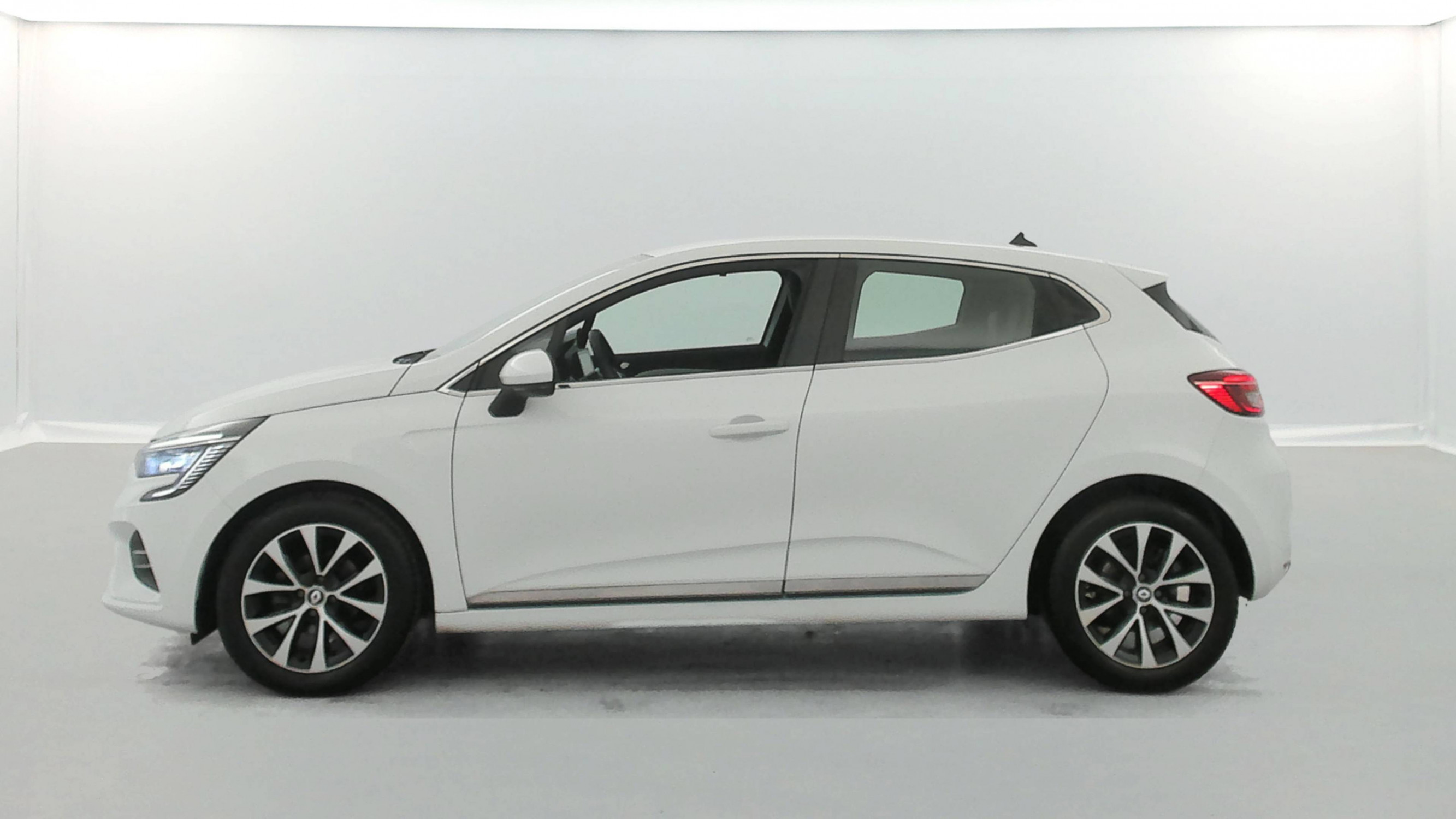 Vente en ligne Renault Clio 5 Clio TCe 90 - 21N au prix de 15 290 €