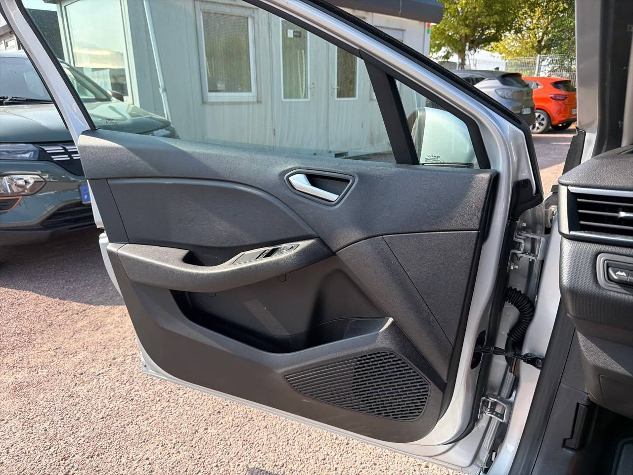 Vente en ligne Renault Clio 5 Clio E-Tech 140 - 21N au prix de 13 990 €