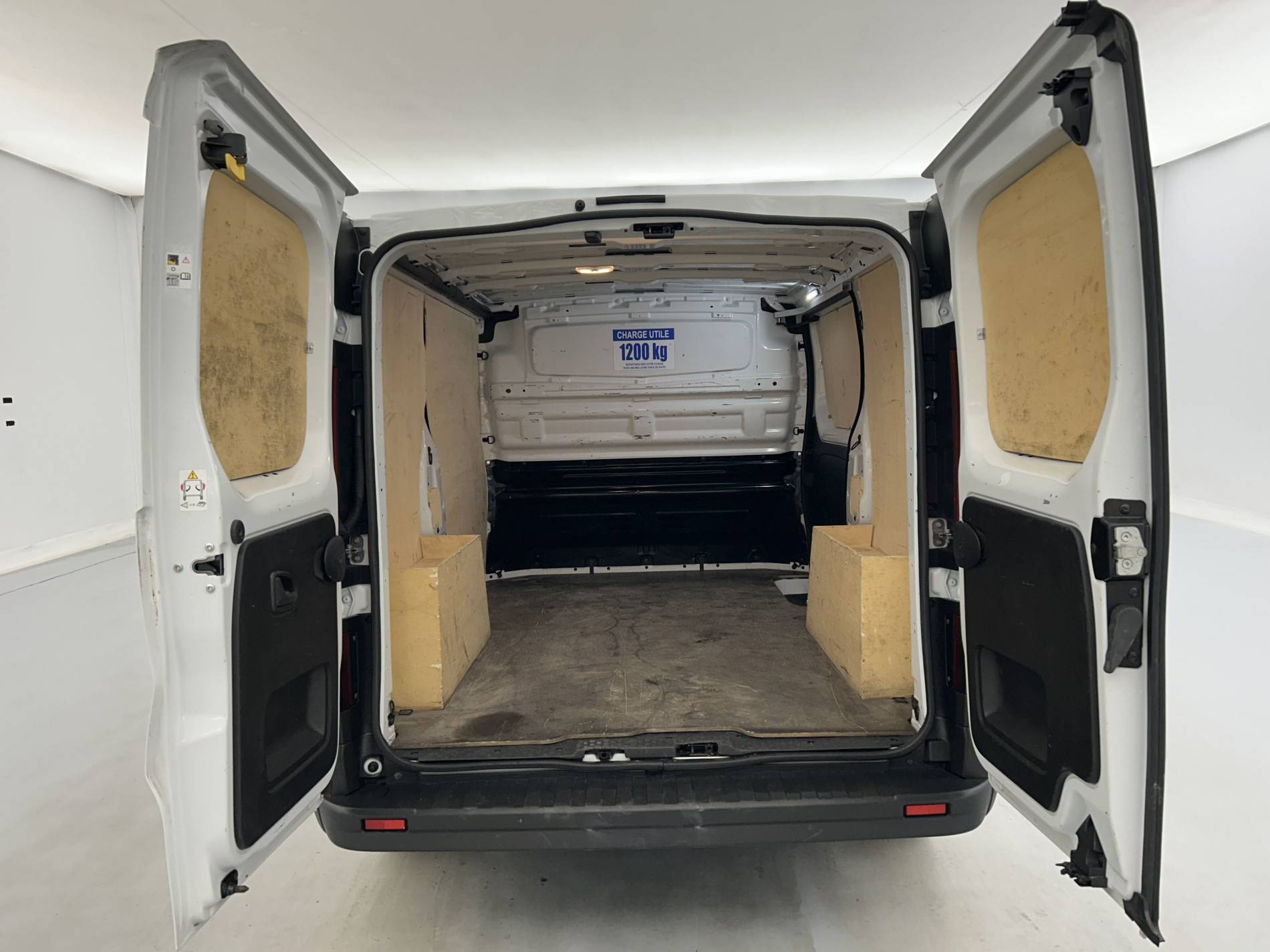 Vente en ligne Renault Trafic 3 Fourgon TRAFIC FG BLUE DCI 130 L1H1 3T GSR2 au prix de 23 999 €