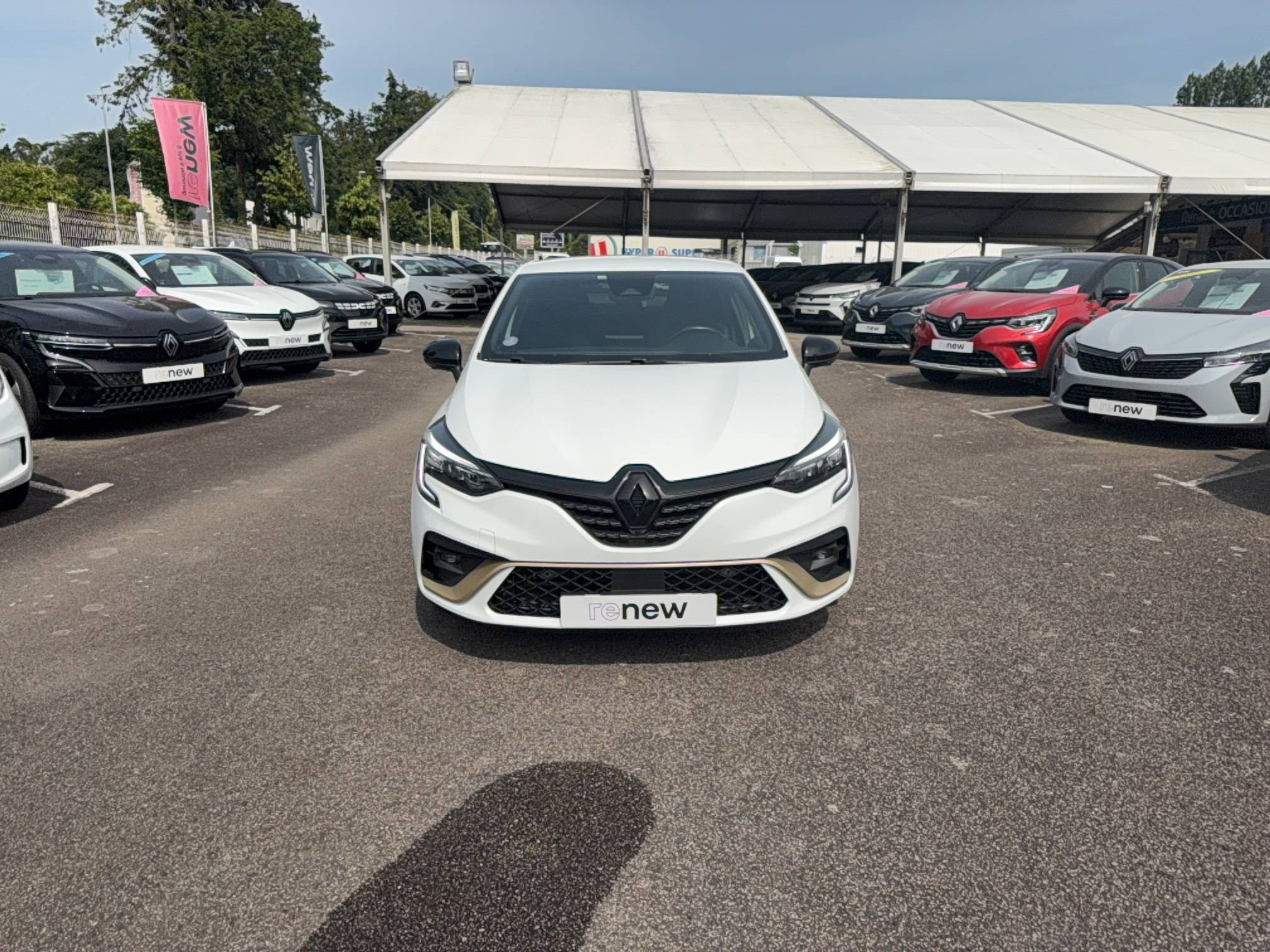 Vente en ligne Renault Clio 5 Clio E-Tech full hybrid 145 au prix de 18 990 €