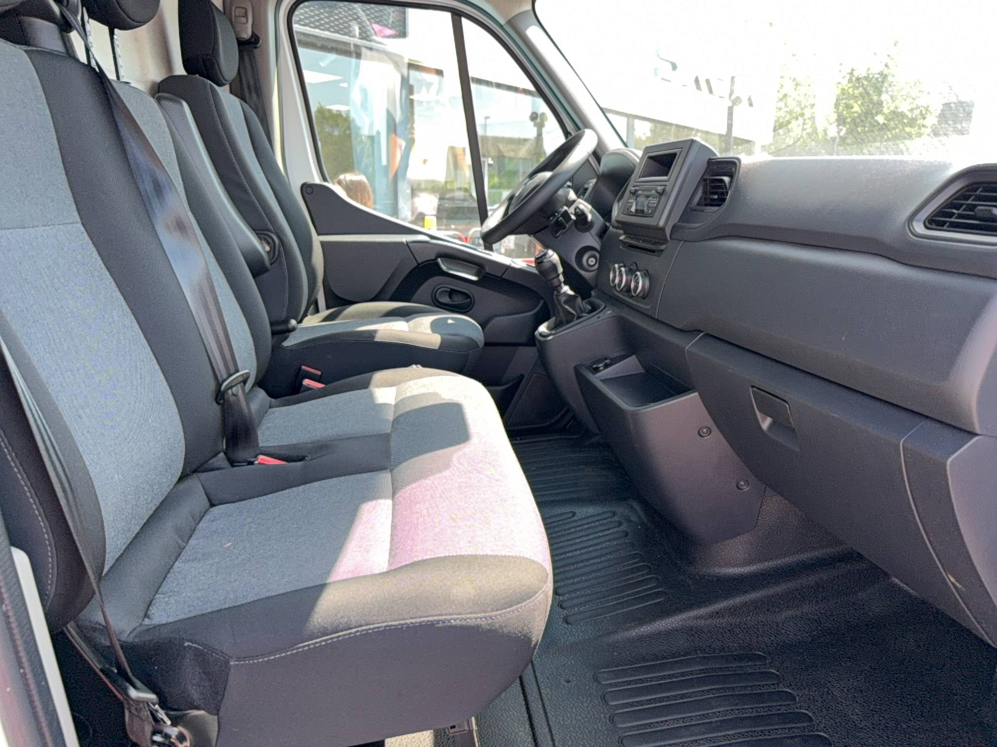 Vente en ligne Renault Master Fourgon MASTER FGN TRAC F3500 L2H2 BLUE DCI 135 au prix de 26 790 €