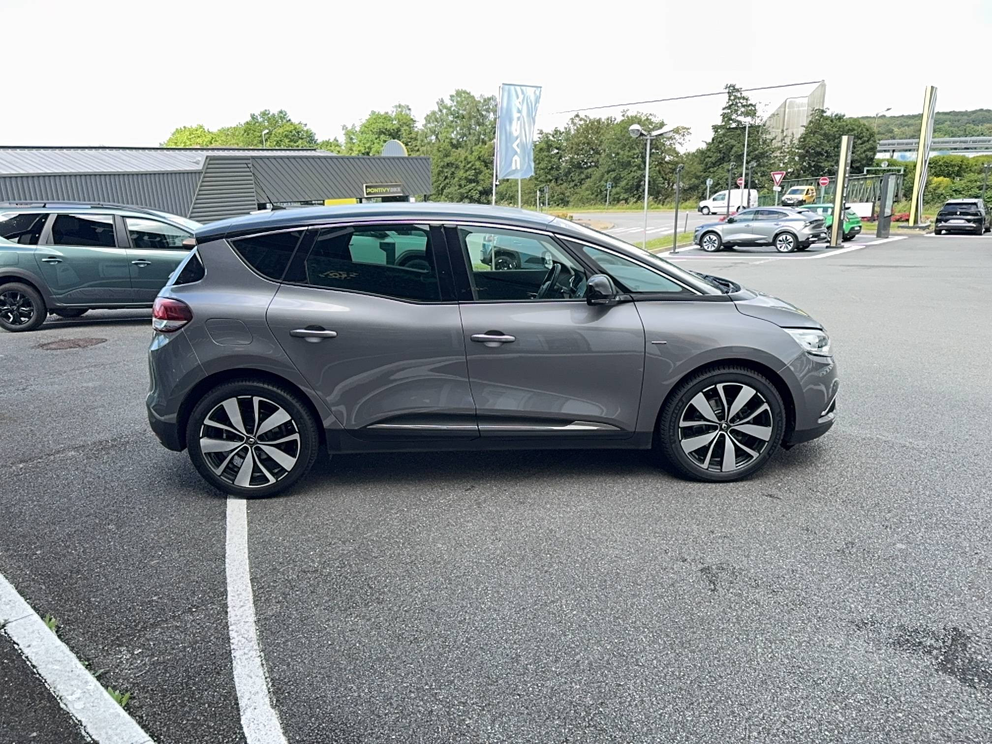 Vente en ligne Renault Scenic 4 Scenic Blue dCi 120 au prix de 14 290 €