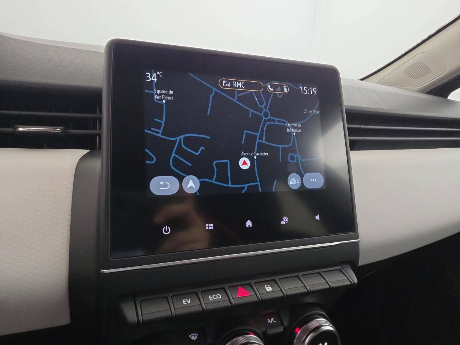 Vente en ligne Renault Clio 5 Clio E-Tech full hybrid 145 au prix de 16 140 €