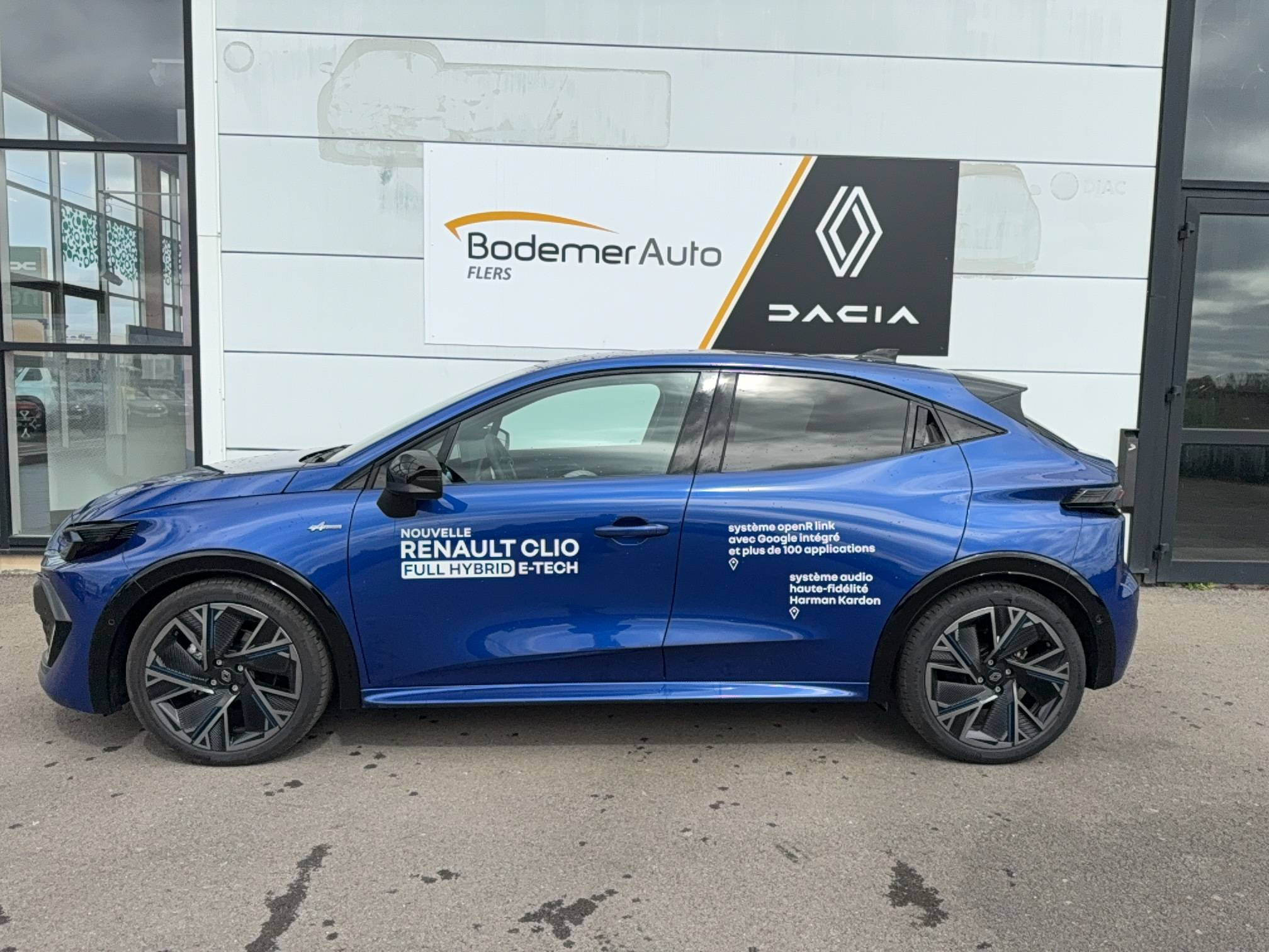 Vente en ligne Renault Clio 6 Clio E-Tech full hybrid 160 ch au prix de 28 980 €