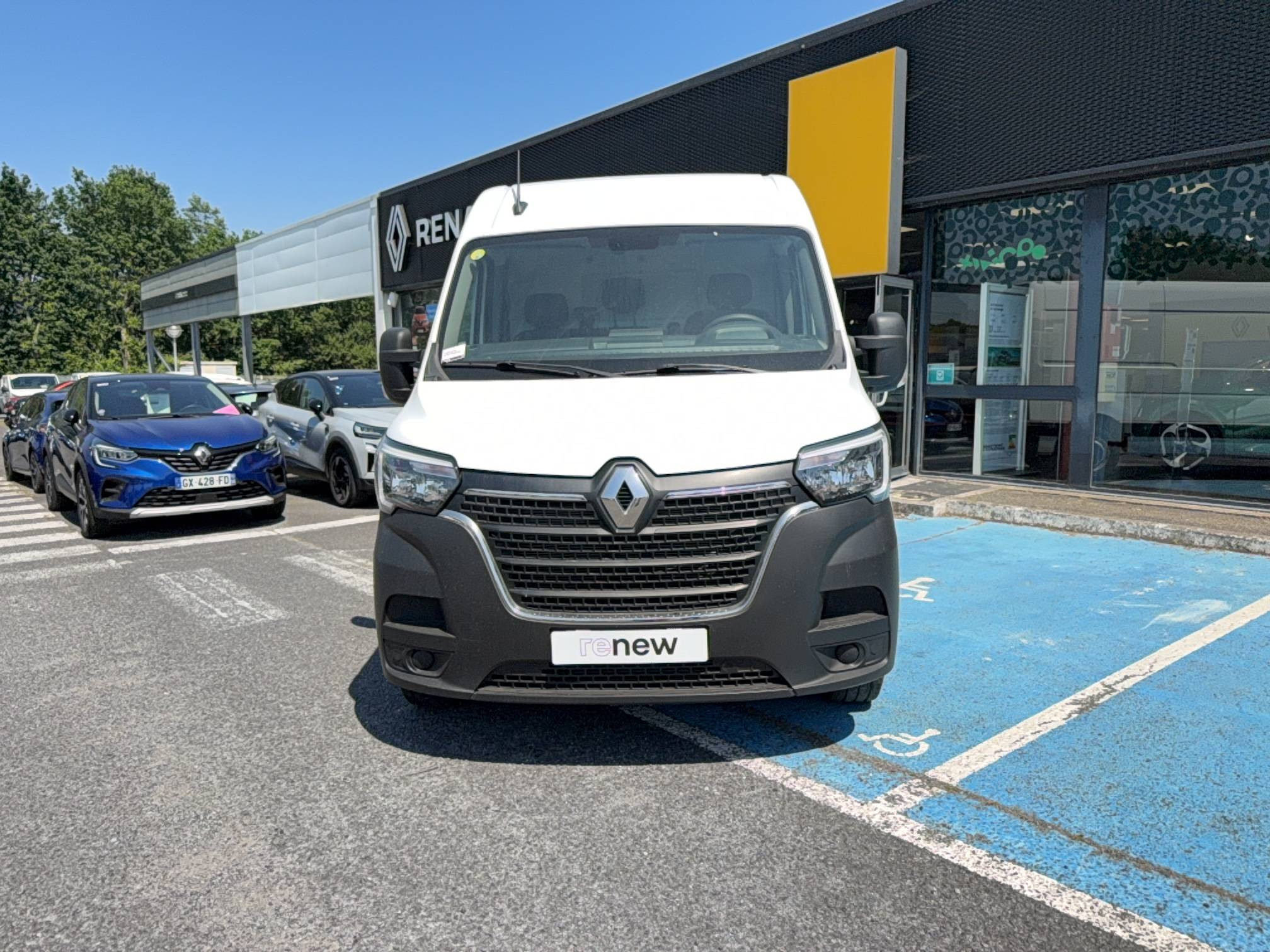 Vente en ligne Renault Master Fourgon MASTER FGN TRAC F3500 L2H2 BLUE DCI 135 au prix de 26 790 €