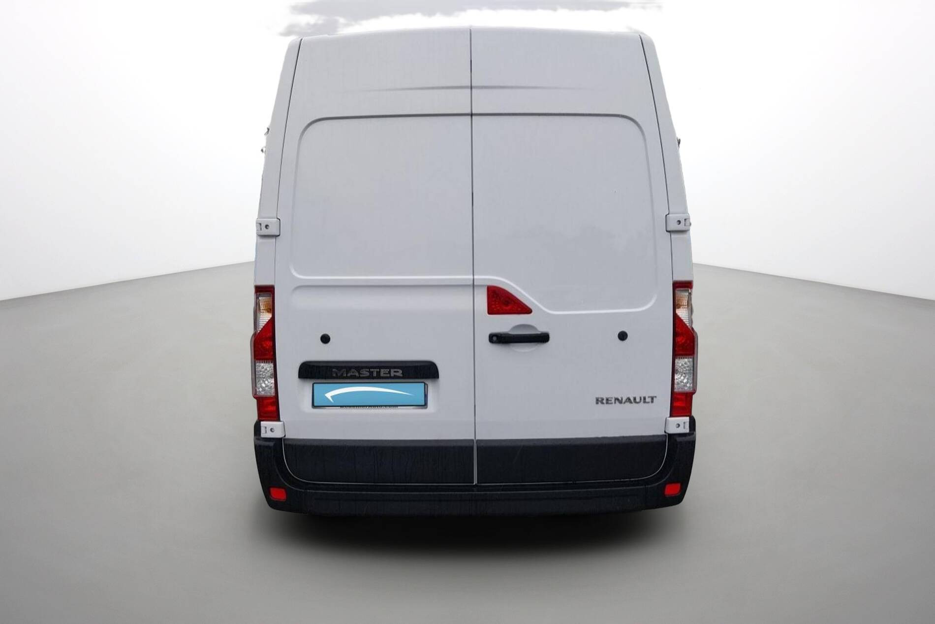 Vente en ligne Renault Master Fourgon MASTER FGN TRAC F3500 L2H2 BLUE DCI 135 au prix de 26 990 €