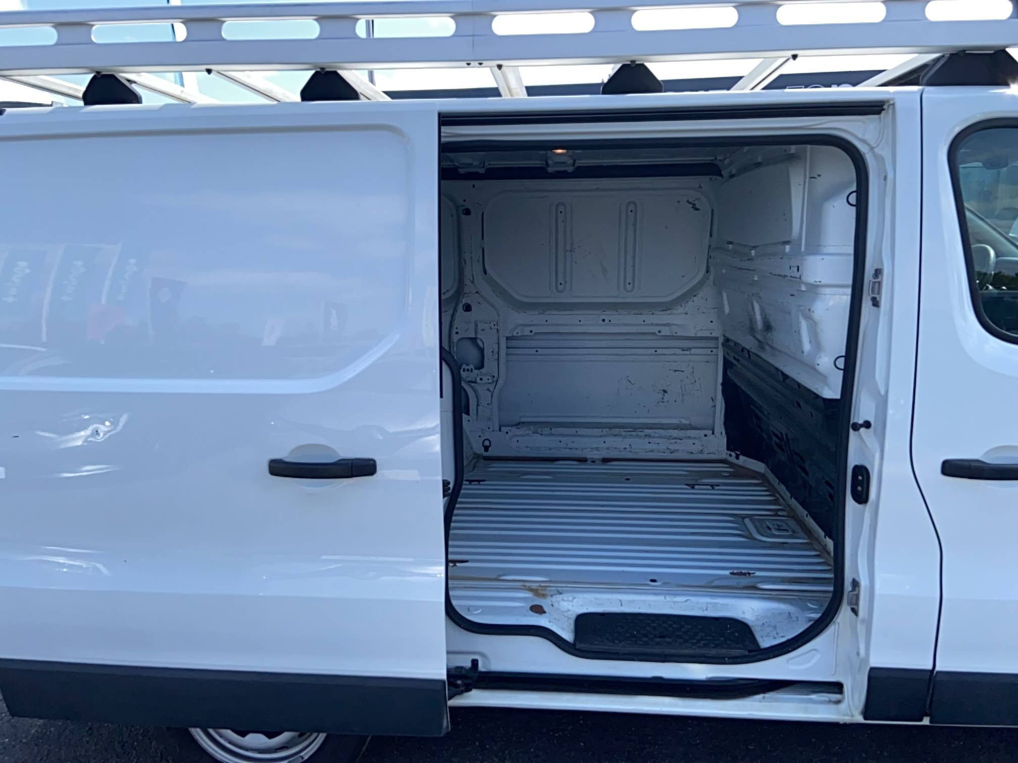 Vente en ligne Renault Trafic 3 Fourgon TRAFIC FGN L1H1 1000 KG DCI 95 E6 au prix de 14 990 €