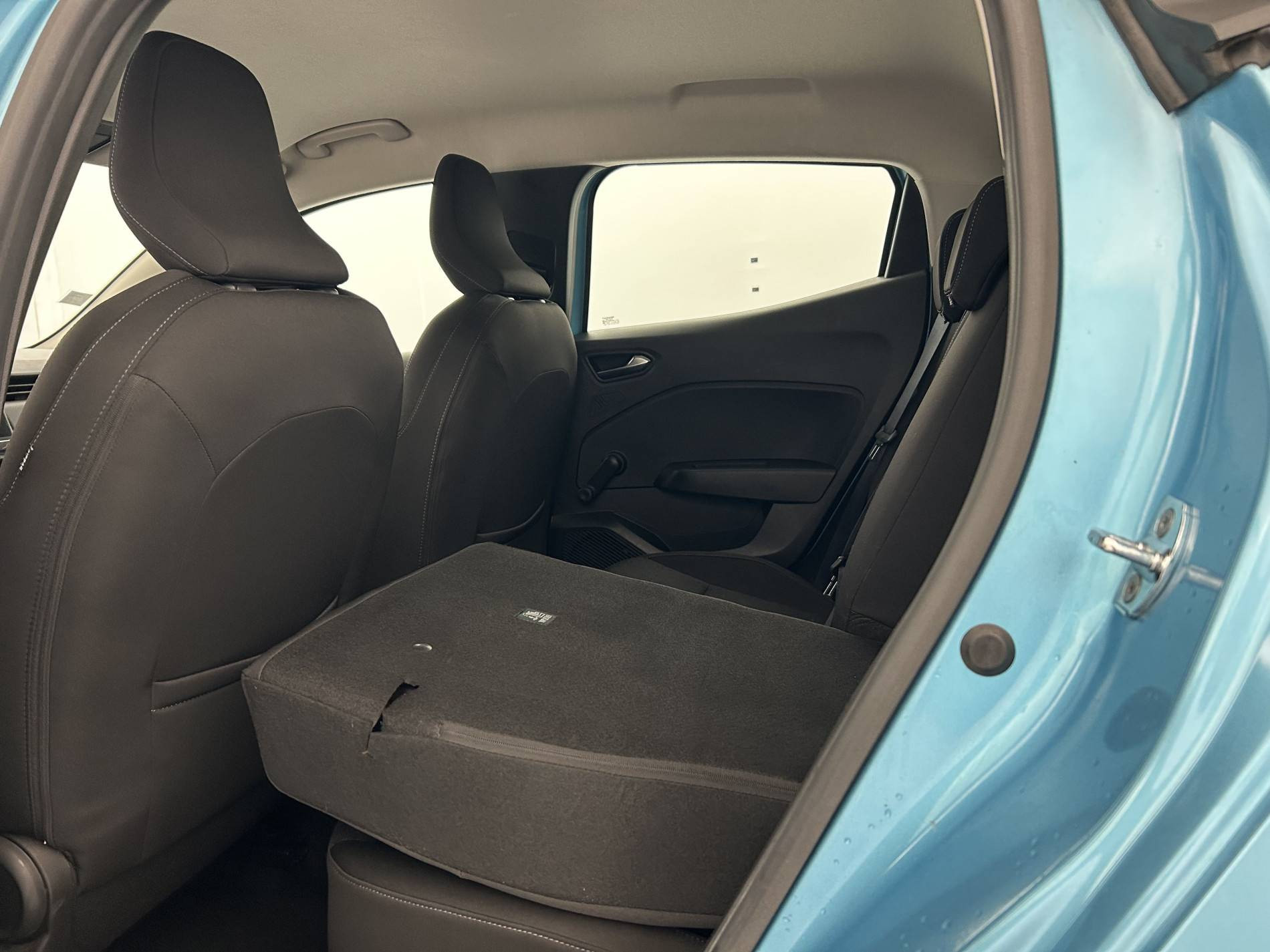 Vente en ligne Renault Clio 5 Clio E-Tech 140 - 21N au prix de 15 390 €