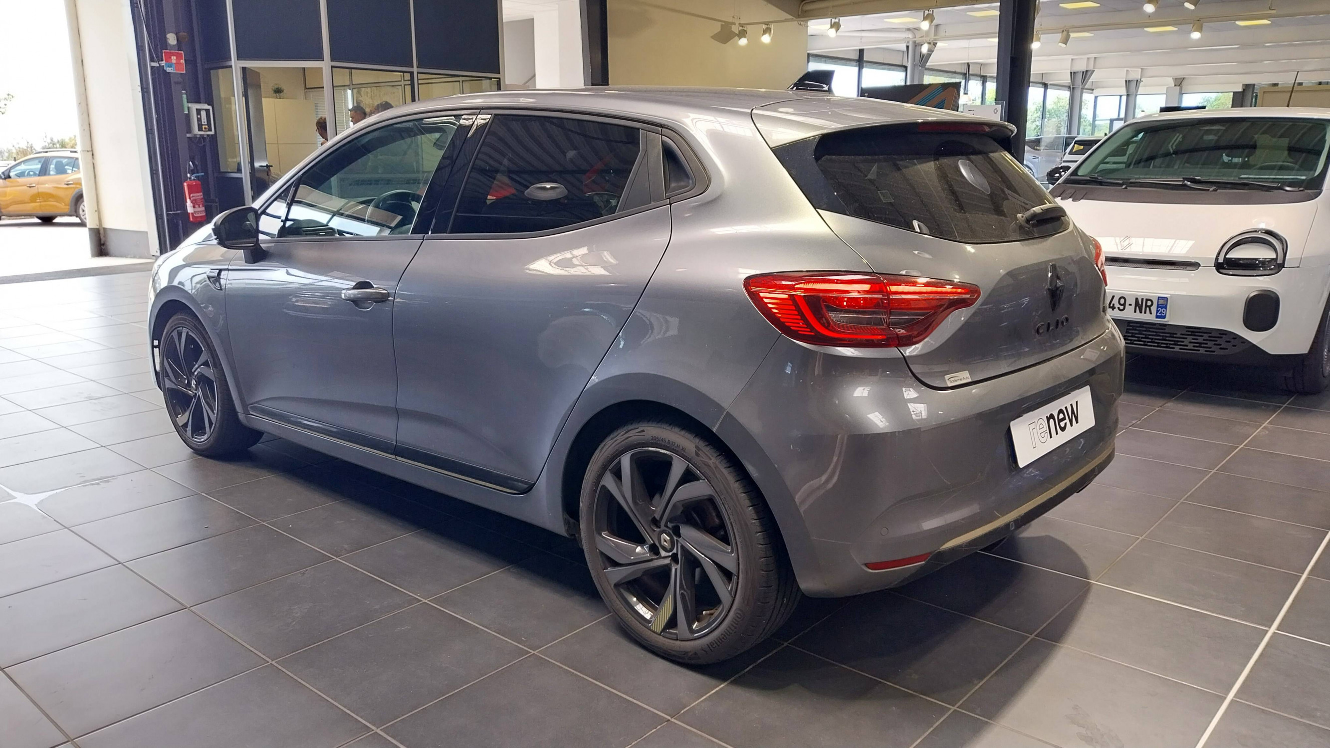 Vente en ligne Renault Clio 5 Clio E-Tech full hybrid 145 au prix de 18 890 €