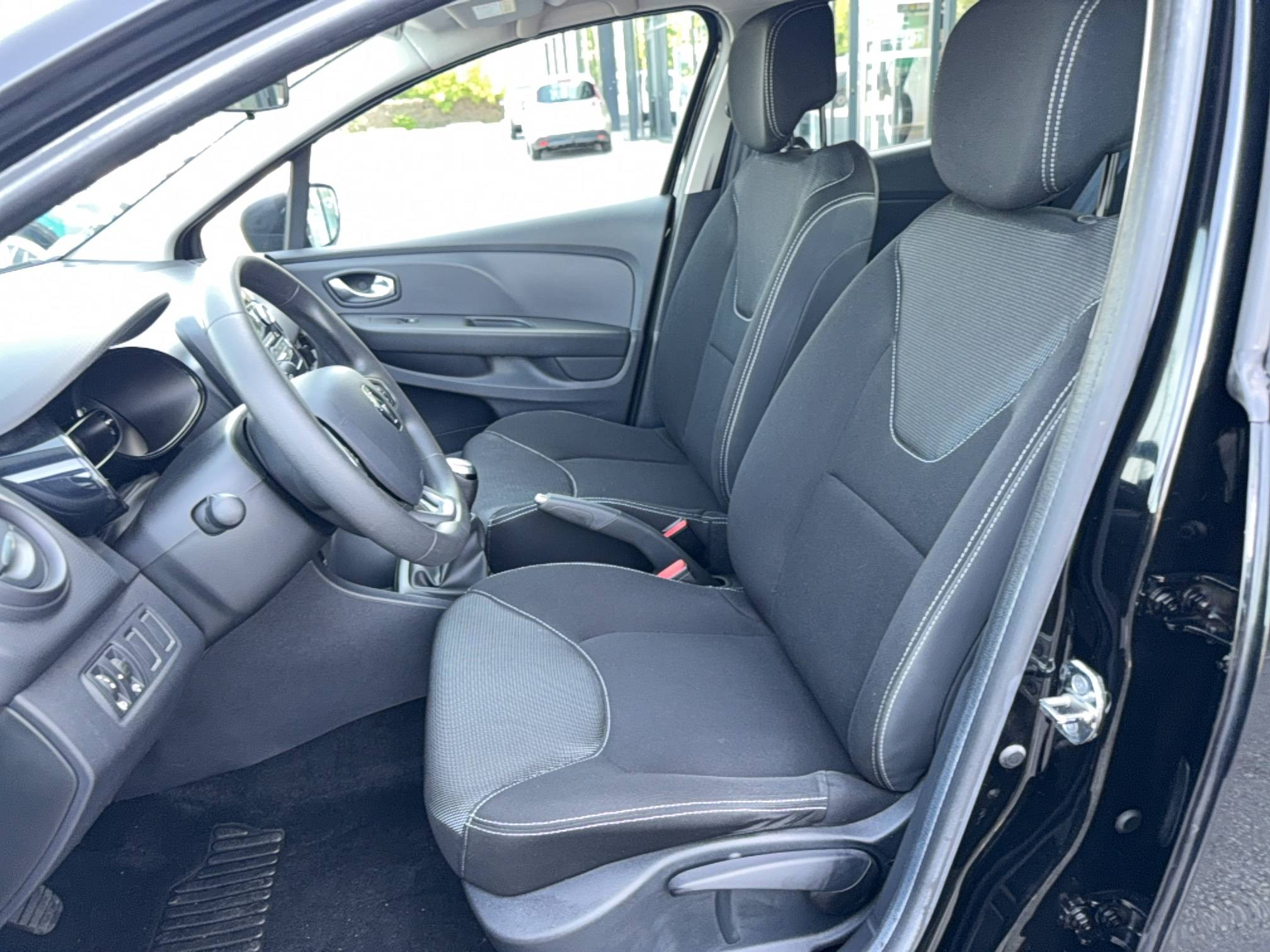 Vente en ligne Renault Clio 4 Clio 1.2 16V 75 au prix de 10 590 €