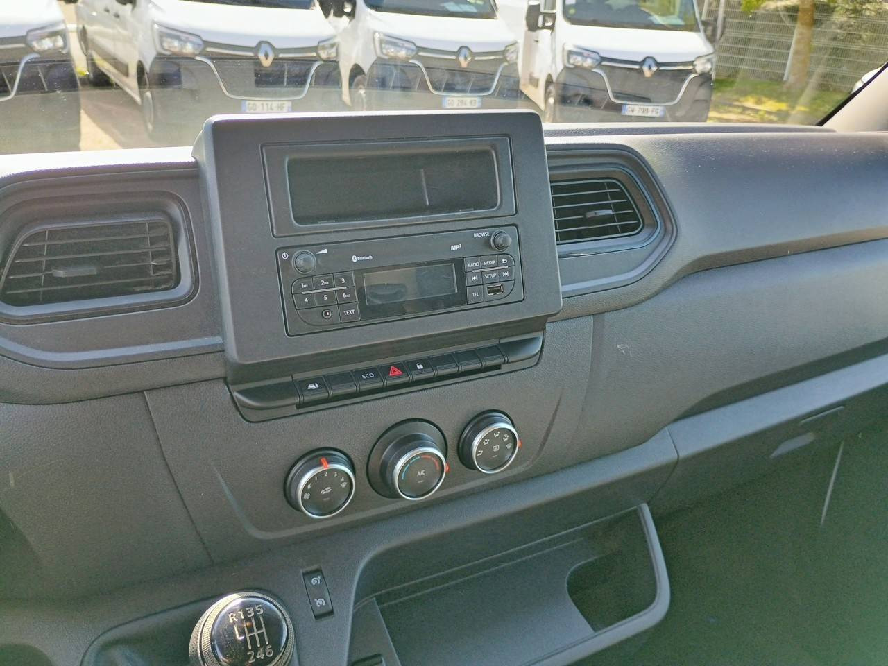 Vente en ligne Renault Master Fourgon MASTER FGN TRAC F3300 L2H2 BLUE DCI 135 au prix de 23 490 €