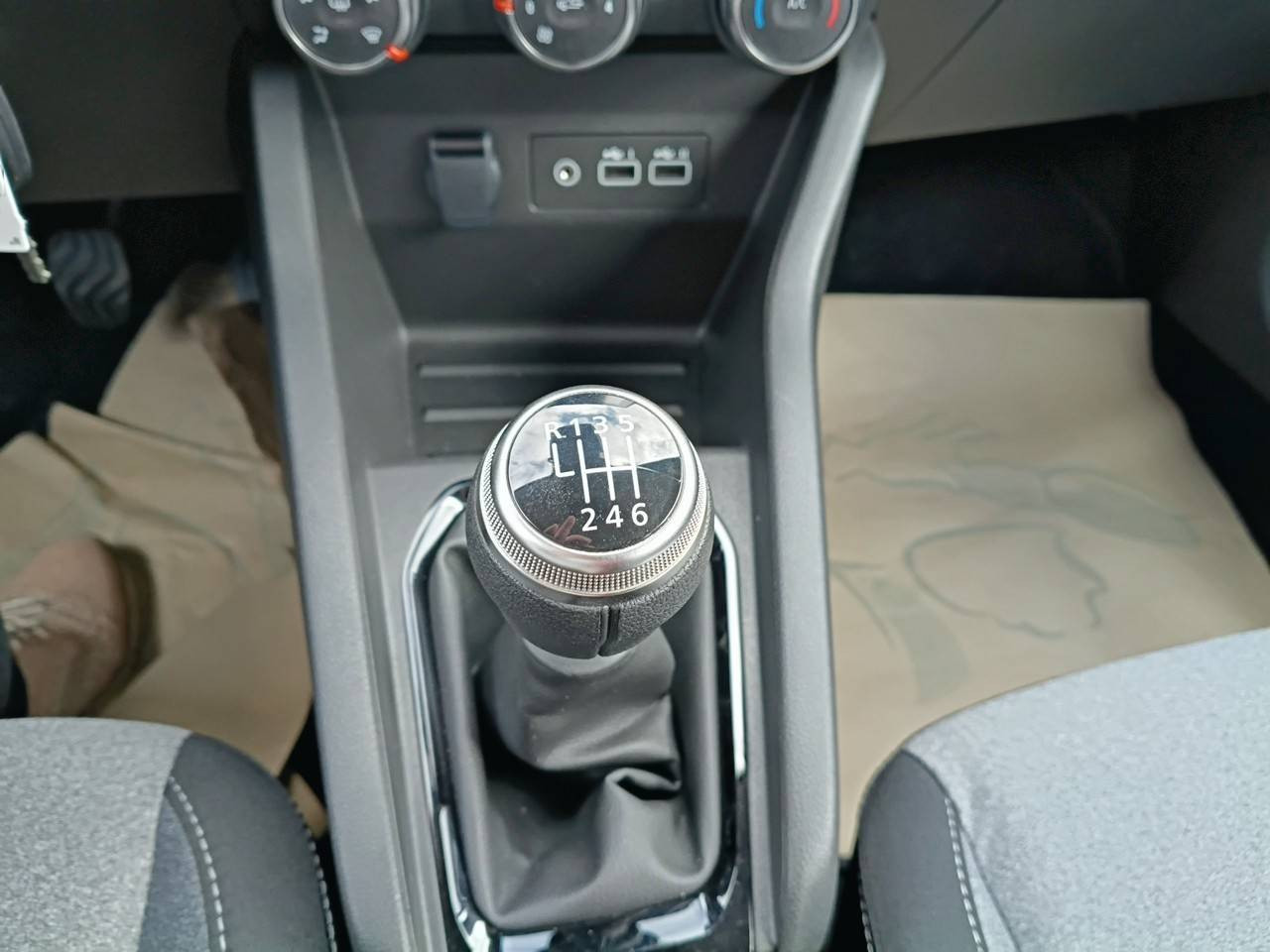 Vente en ligne Renault Clio 5 Clio Eco-G 100 ch GSR2 au prix de 17 590 €