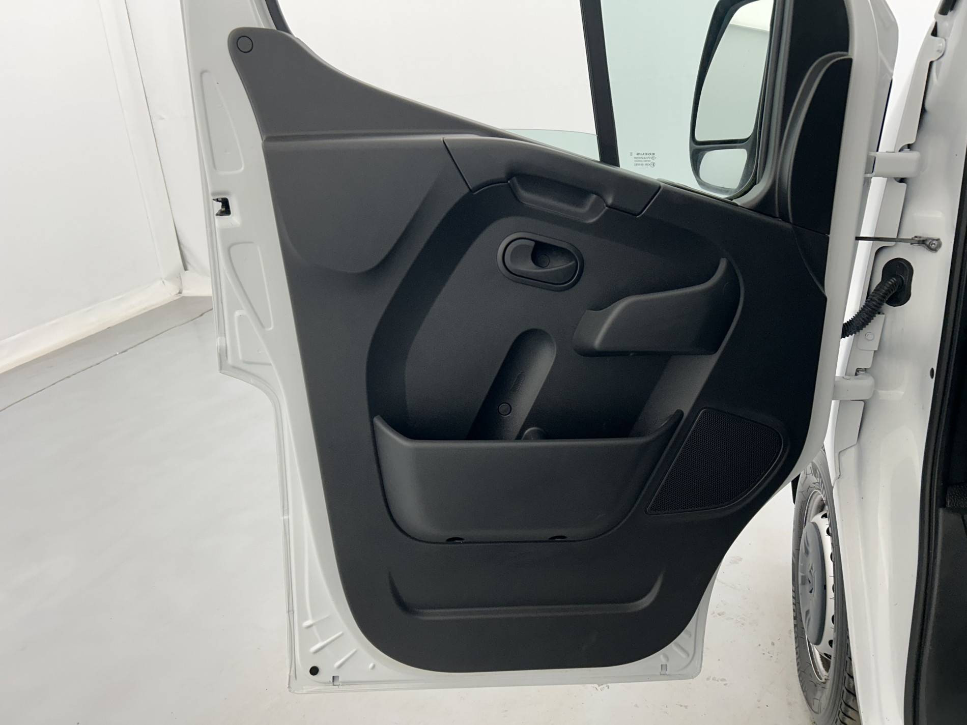 Vente en ligne Renault Master Fourgon MASTER FGN TRAC F3500 L2H2 BLUE DCI 135 au prix de 25 900 €
