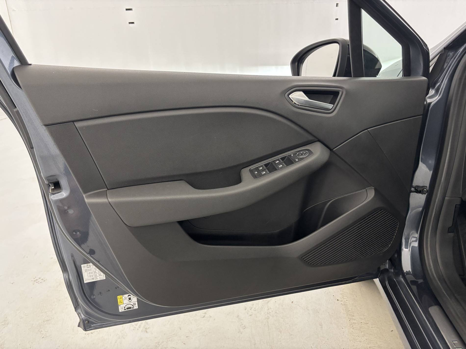 Vente en ligne Renault Clio 5 Clio E-Tech 140 - 21N au prix de 16 990 €