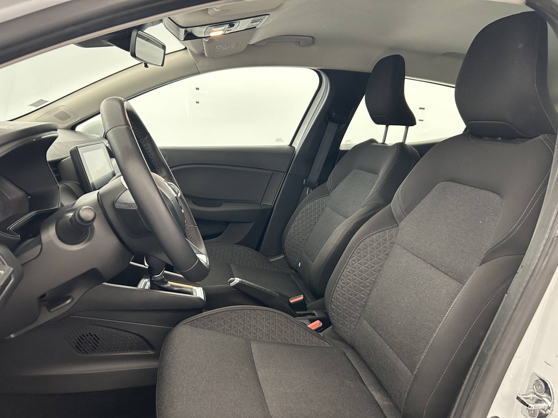 Vente en ligne Renault Clio 5 Clio E-Tech 140 - 21N au prix de 13 991 €