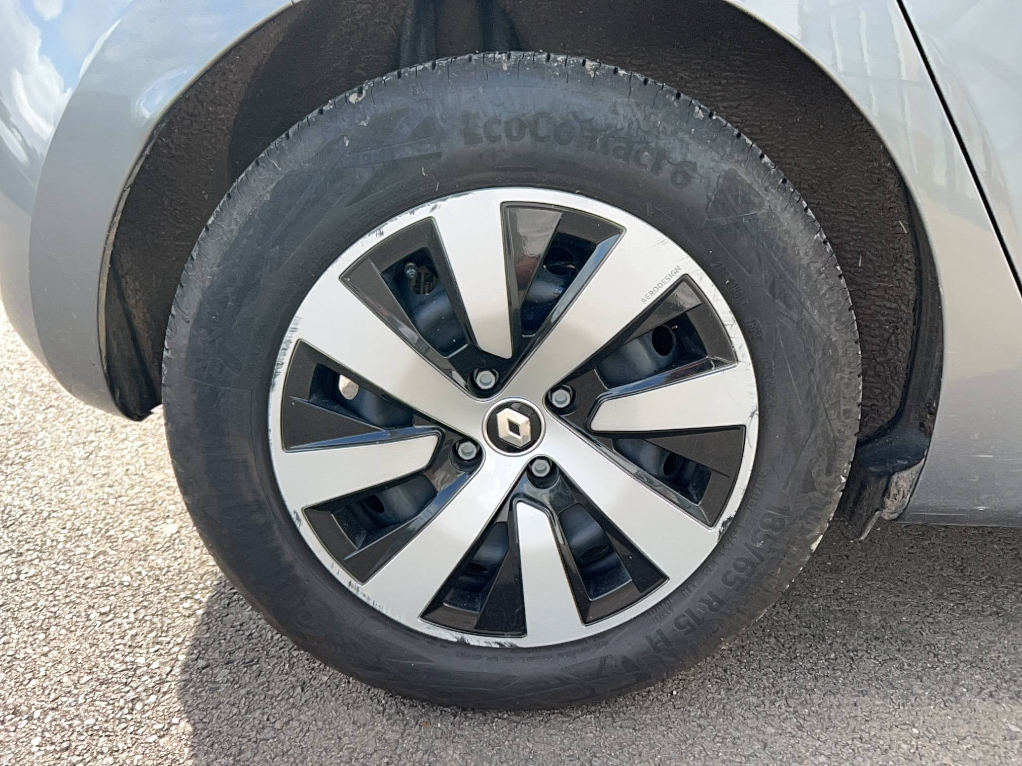 Vente en ligne Renault Clio 5 Clio E-Tech full hybrid 145 au prix de 17 990 €