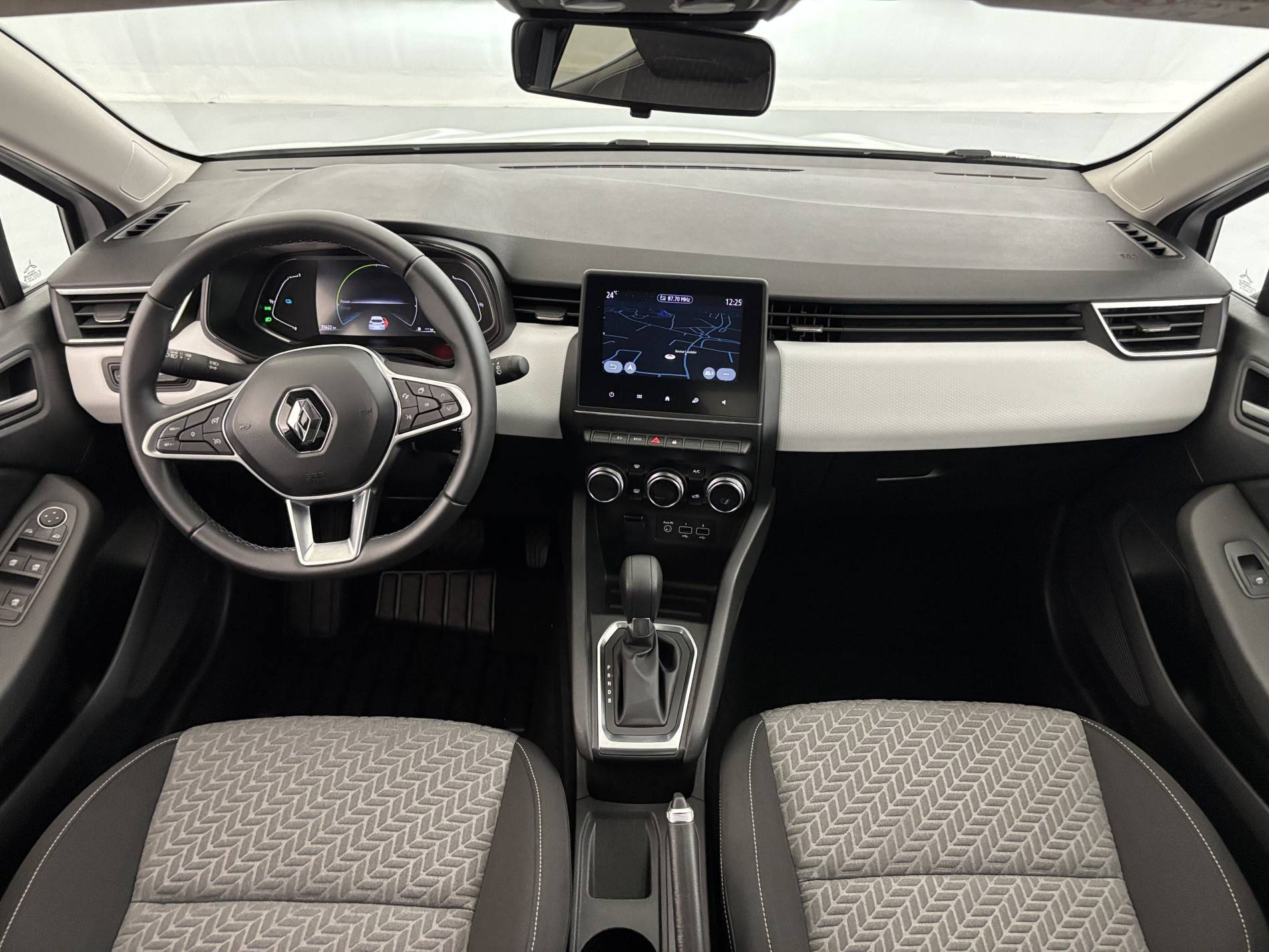Vente en ligne Renault Clio 5 Clio E-Tech full hybrid 145 au prix de 15 490 €