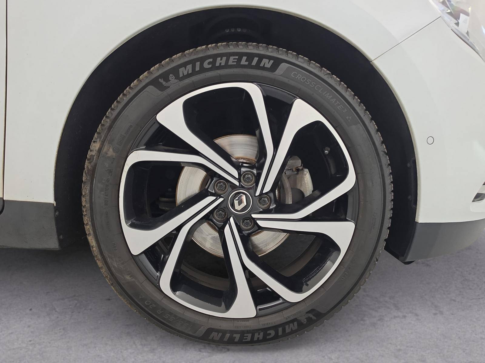 Vente en ligne Renault Grand Scenic 4 Grand Scenic TCe 160 FAP EDC au prix de 16 990 €