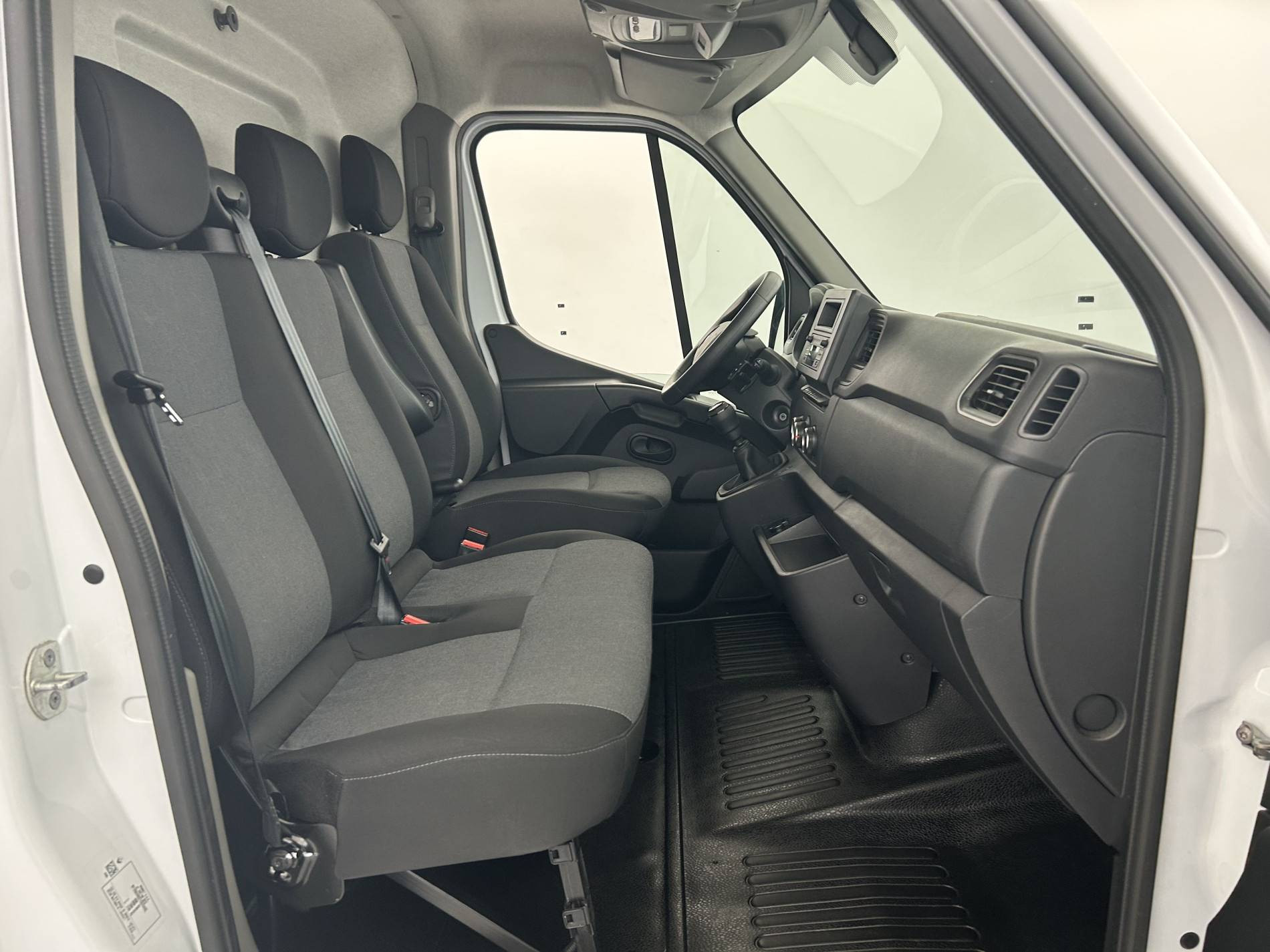Vente en ligne Renault Master Fourgon MASTER FGN TRAC F3500 L2H2 BLUE DCI 135 au prix de 24 990 €