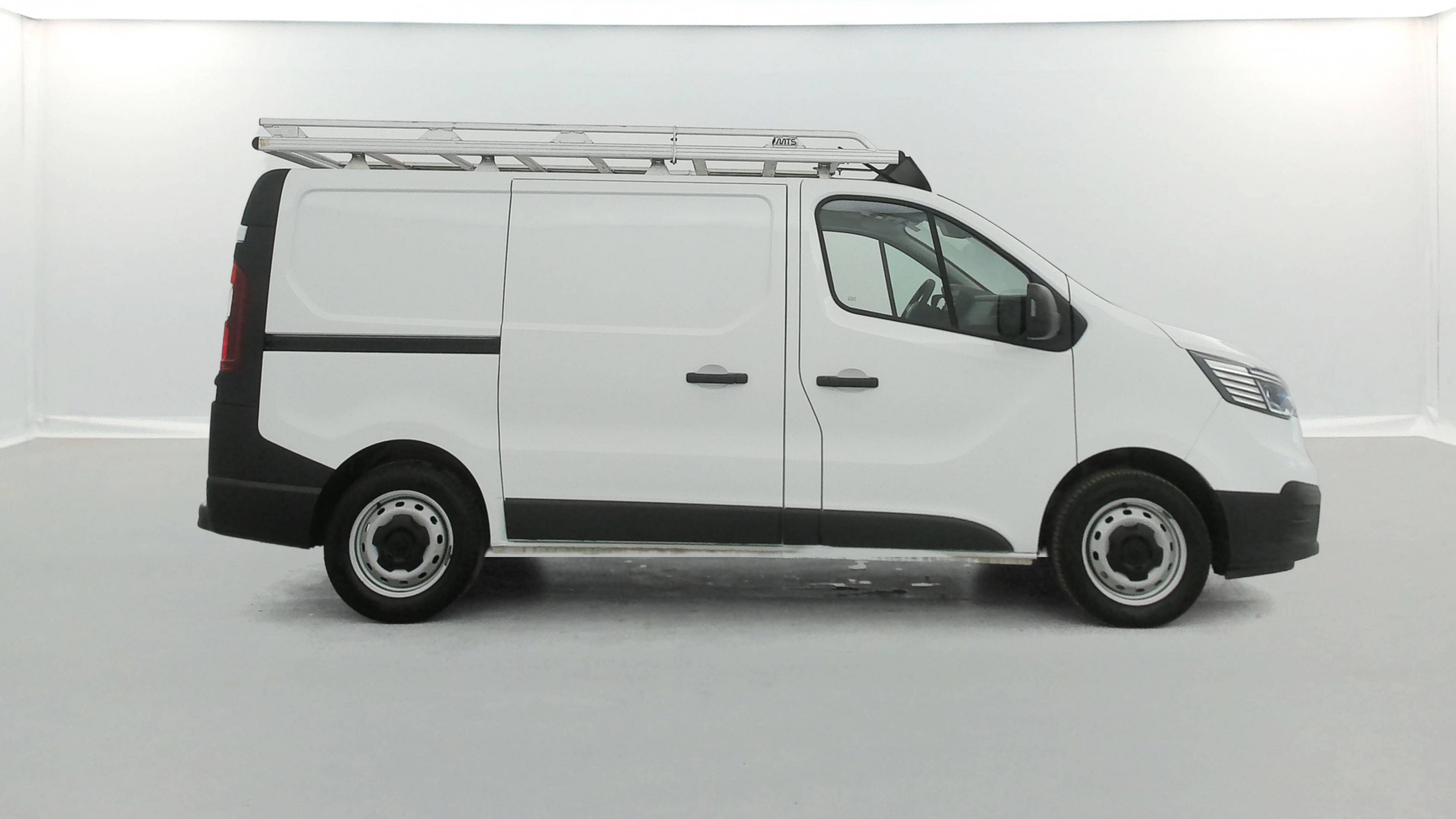 Vente en ligne Renault Trafic 3 Fourgon TRAFIC FGN L1H1 2800 KG BLUE DCI 110 au prix de 20 990 €