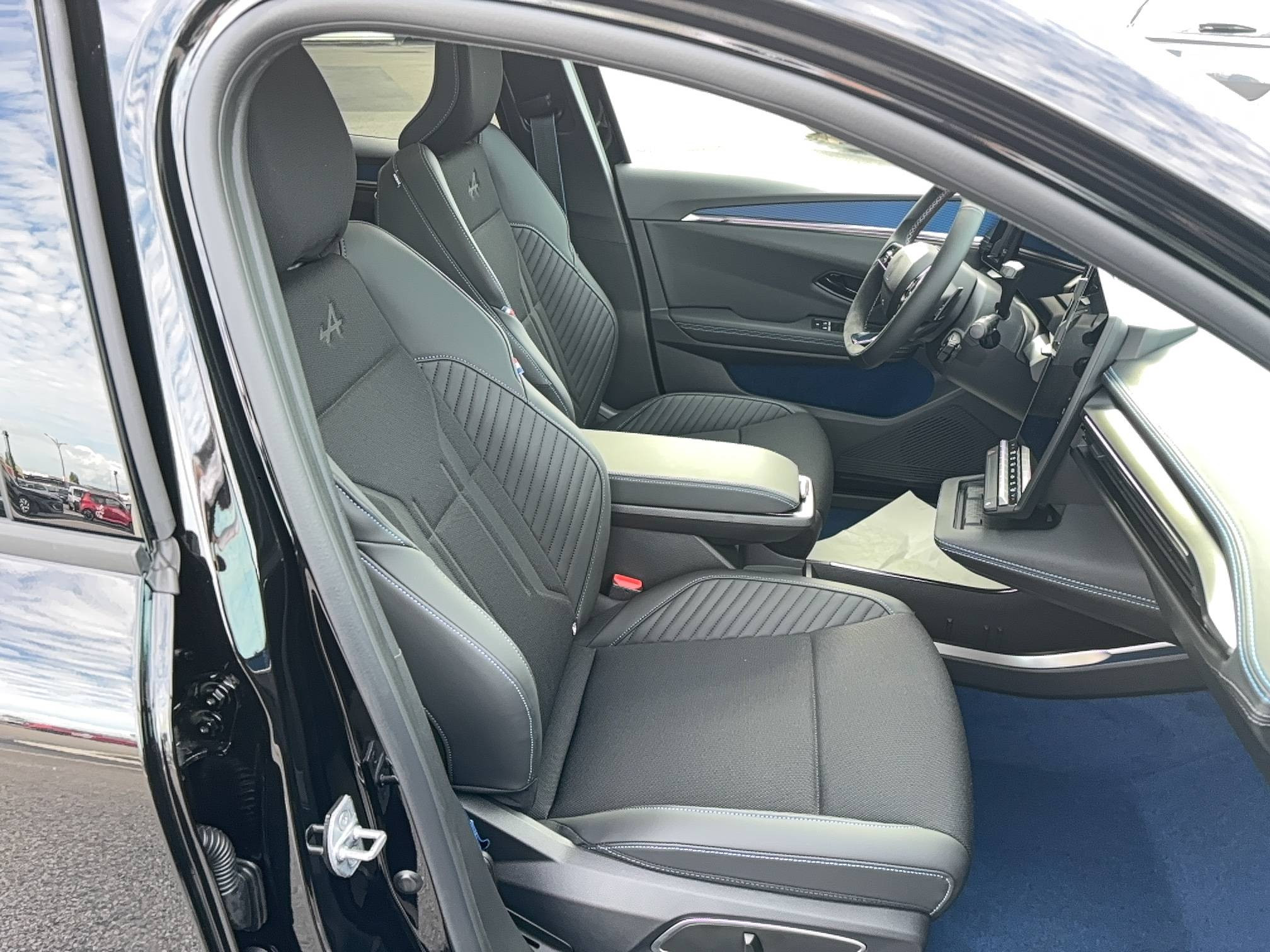 Vente en ligne Renault Scenic E-Tech Scenic E-Tech électrique 220 ch grande autonomie au prix de 48 900 €