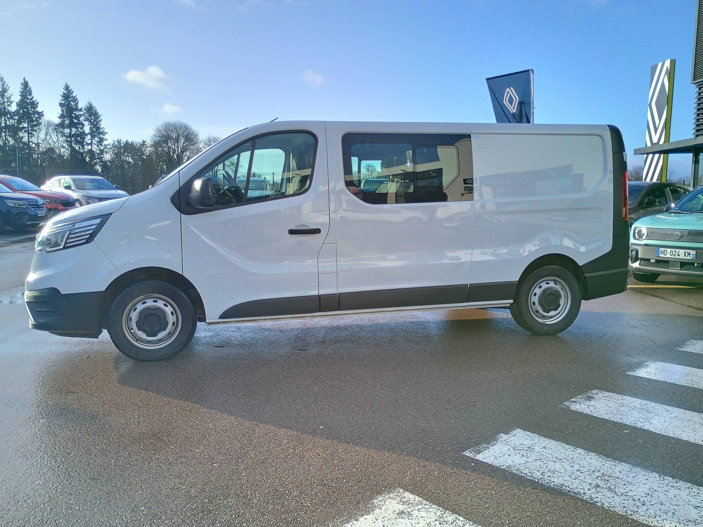 Vente en ligne Renault Trafic Cabine Approfondie TRAFIC CA L2H1 3T BLUE DCI 170 AUTO au prix de 37 991 €