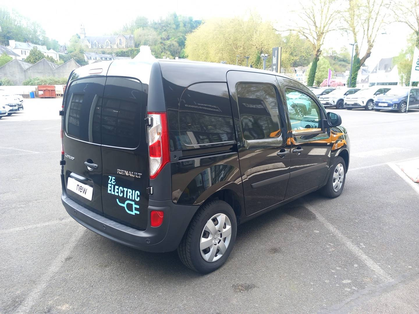 Vente en ligne Renault Kangoo Electrique KANGOO Z.E. ACHAT INTEGRAL au prix de 9 990 €