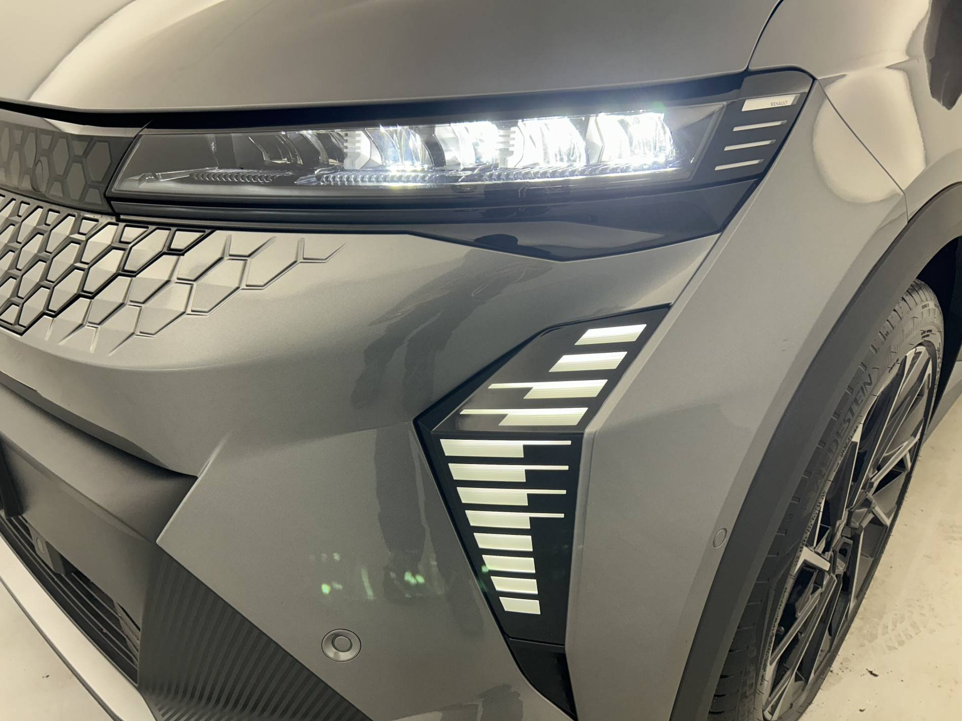 Vente en ligne Renault Scenic E-Tech Scenic E-Tech électrique 220 ch grande autonomie au prix de 42 490 €
