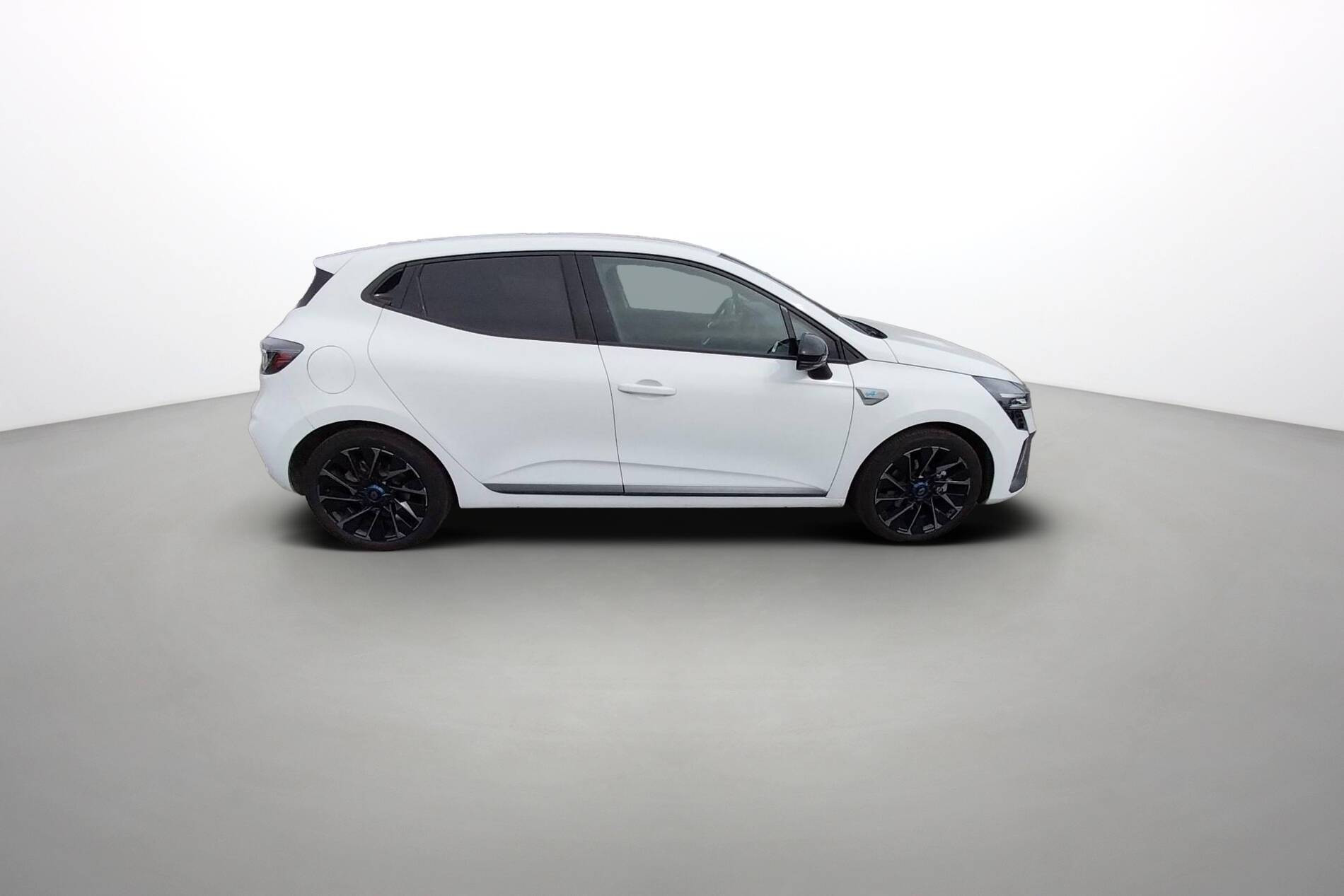 Vente en ligne Renault Clio 5 Clio E-Tech full hybrid 145 au prix de 20 500 €