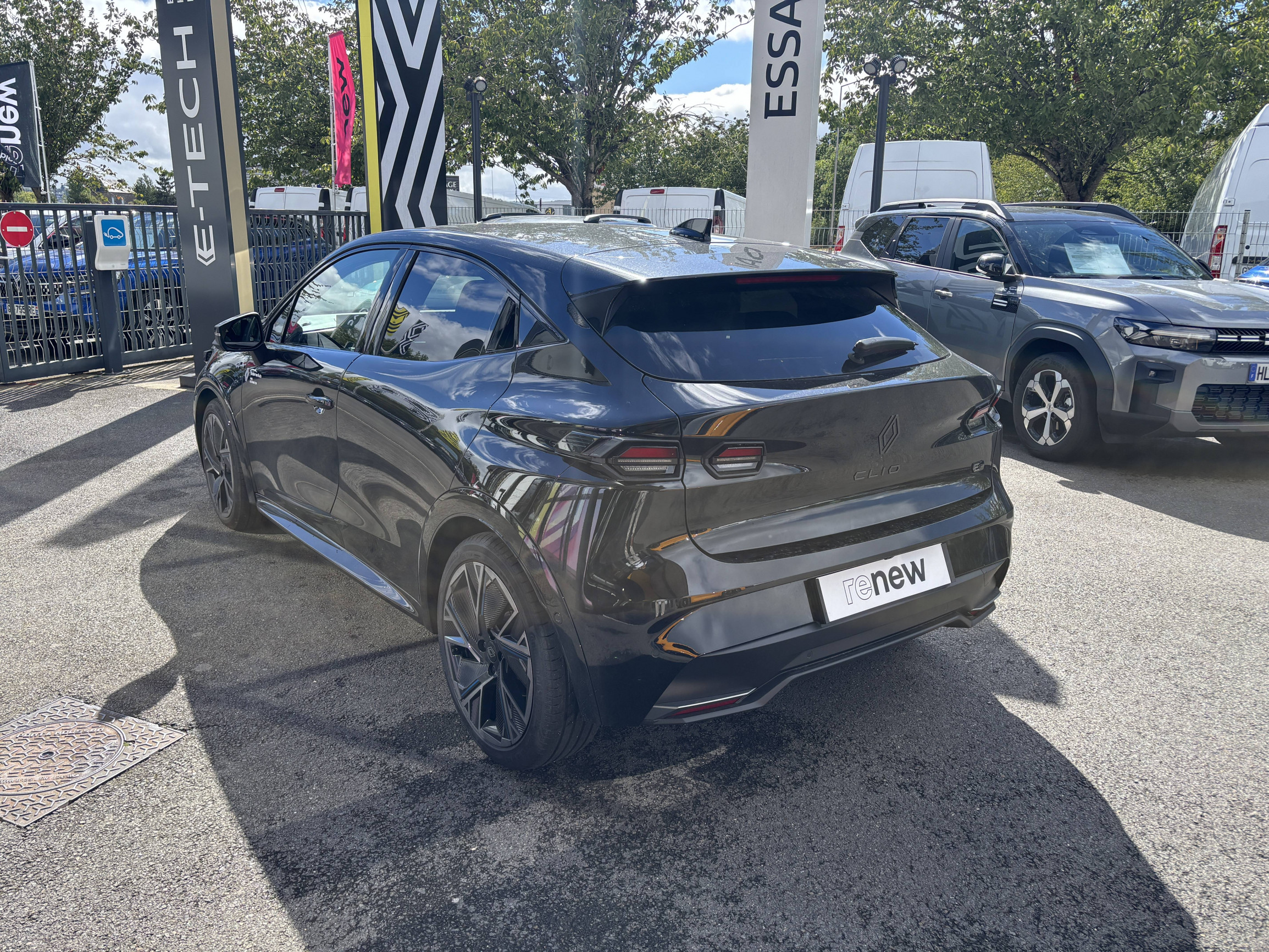 Vente en ligne Renault Clio 6 Clio E-Tech full hybrid 160 ch au prix de 29 490 €
