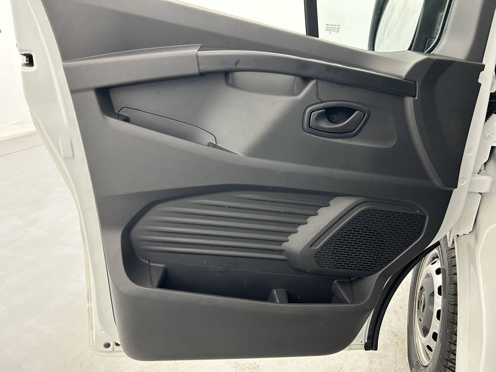 Vente en ligne Renault Trafic 3 Fourgon TRAFIC FGN L1H1 3000 KG BLUE DCI 130 au prix de 24 360 €