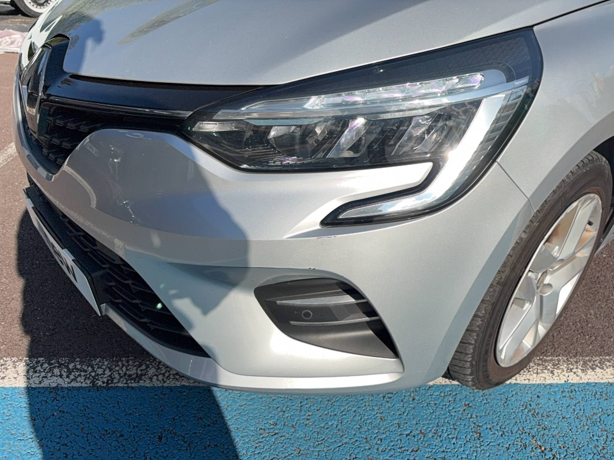 Vente en ligne Renault Clio 5 Clio E-Tech 140 au prix de 12 590 €