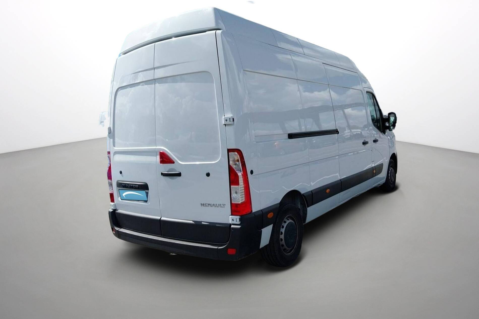 Vente en ligne Renault Master Fourgon MASTER FGN TRAC F3500 L3H3 BLUE DCI 135 au prix de 29 999 €