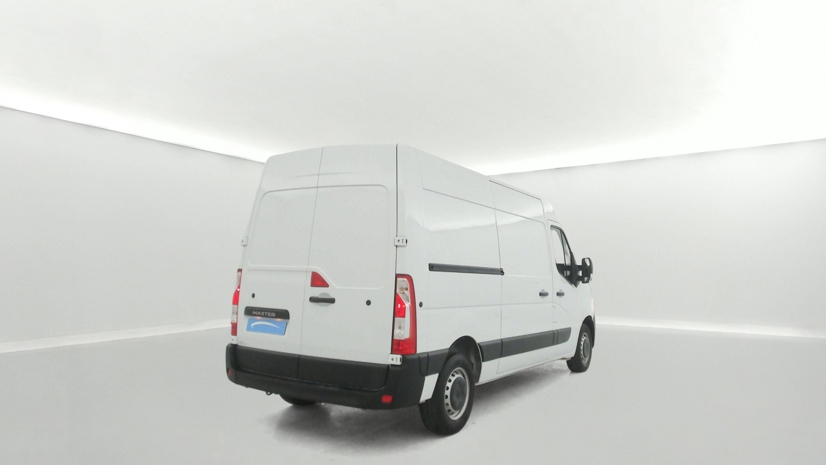Vente en ligne Renault Master Fourgon MASTER FGN TRAC F3500 L2H2 BLUE DCI 135 au prix de 25 490 €